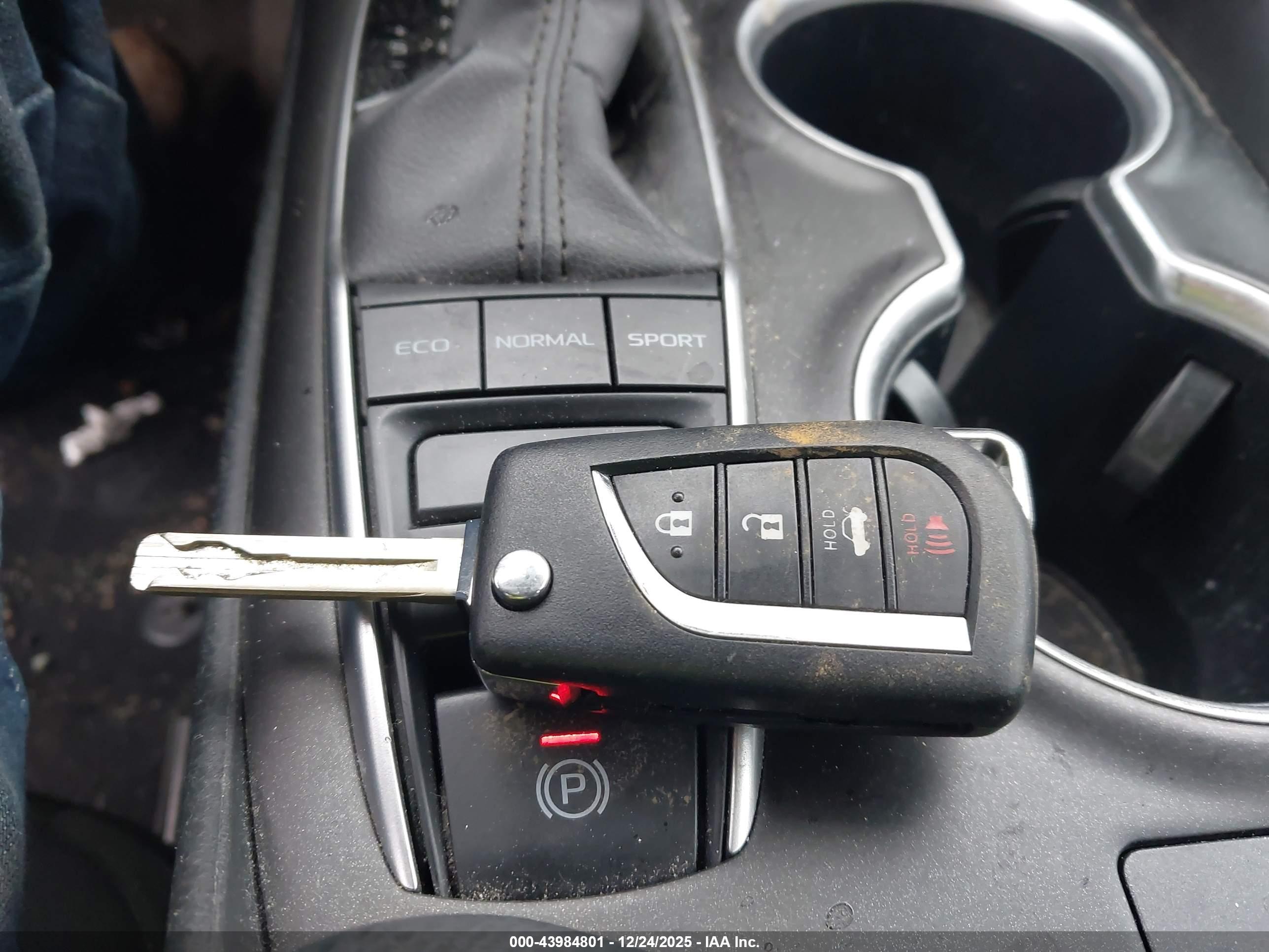 TOYOTA CAMRY image 11