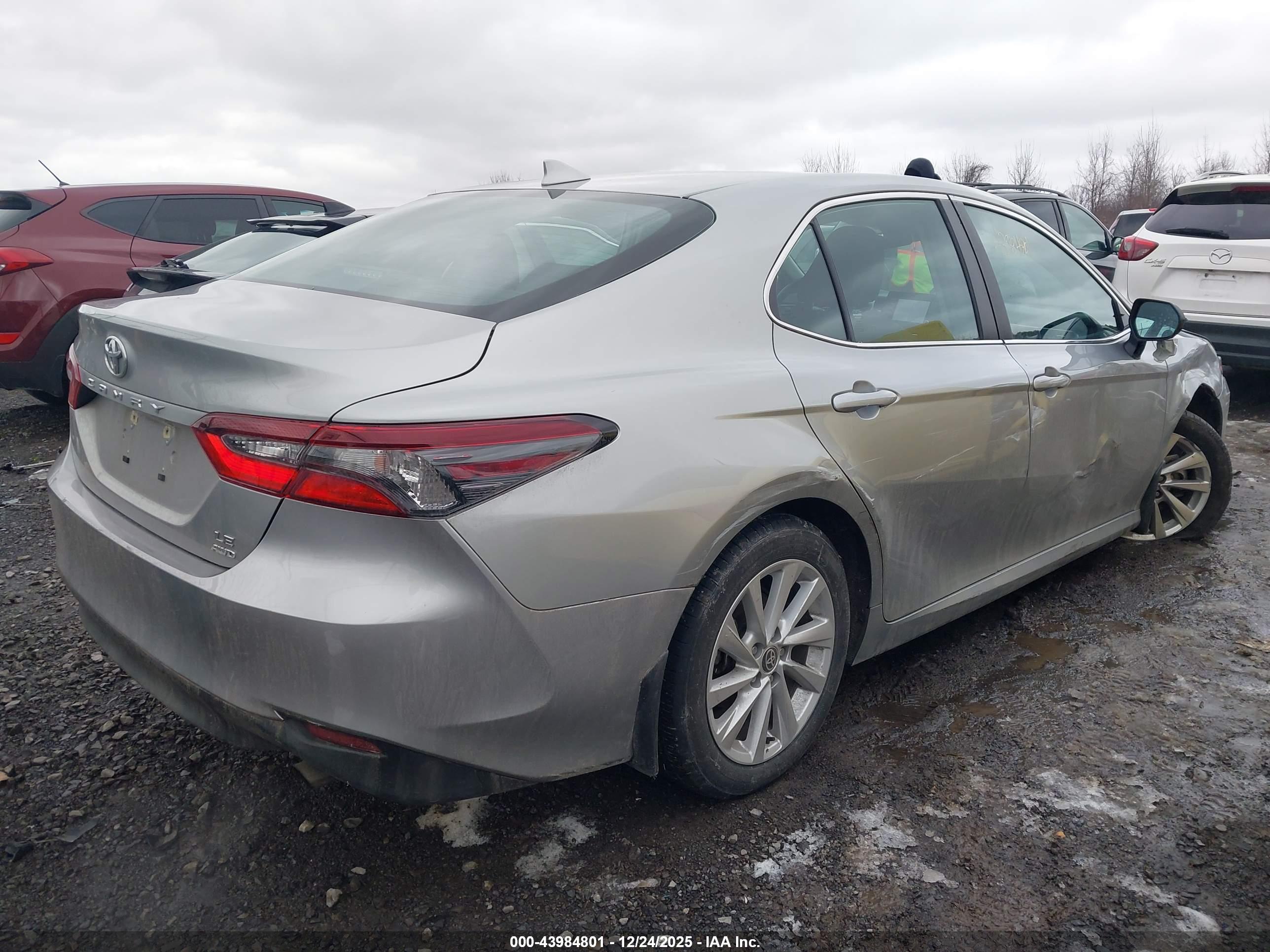 TOYOTA CAMRY image 4