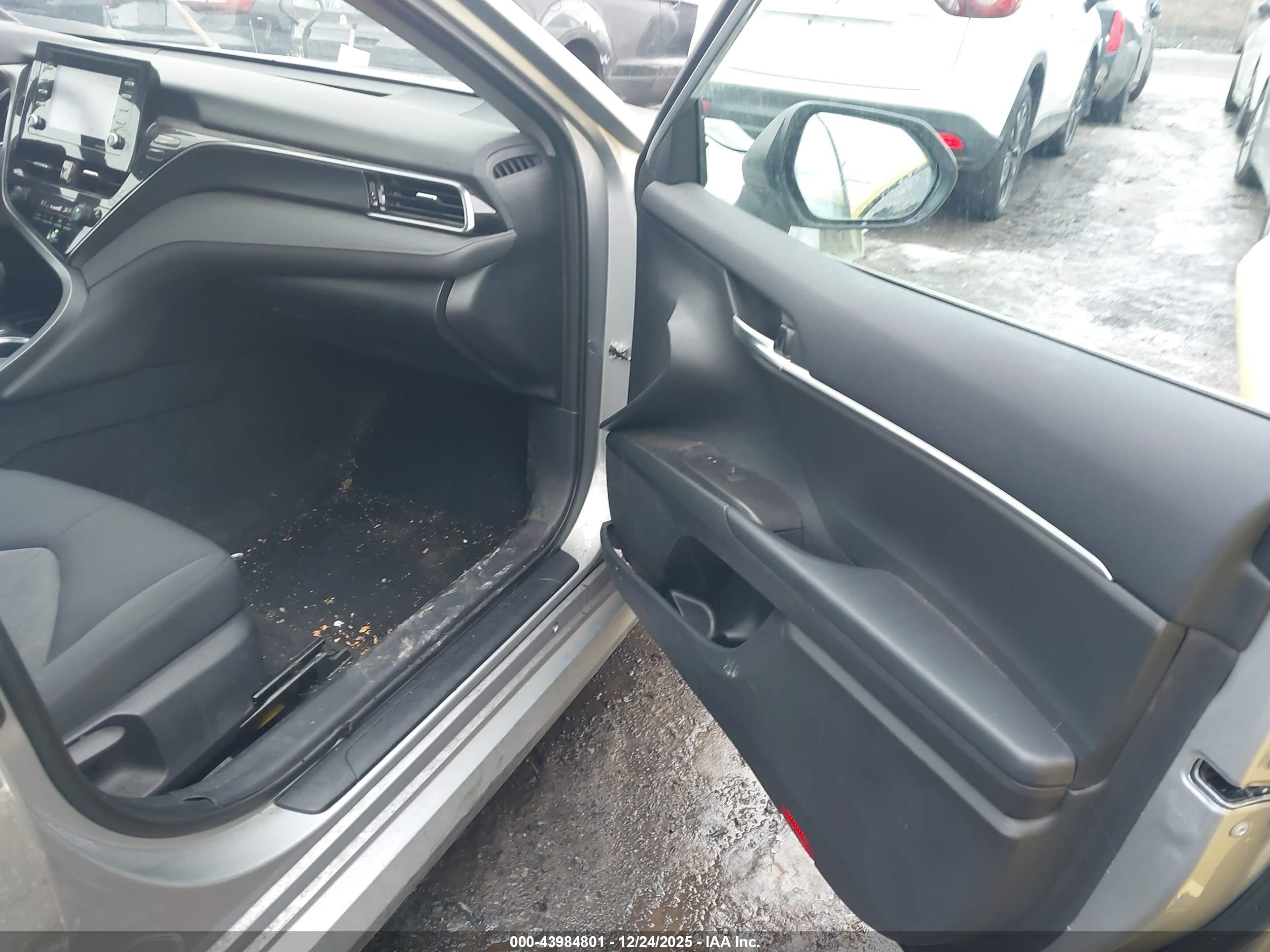 TOYOTA CAMRY image 5