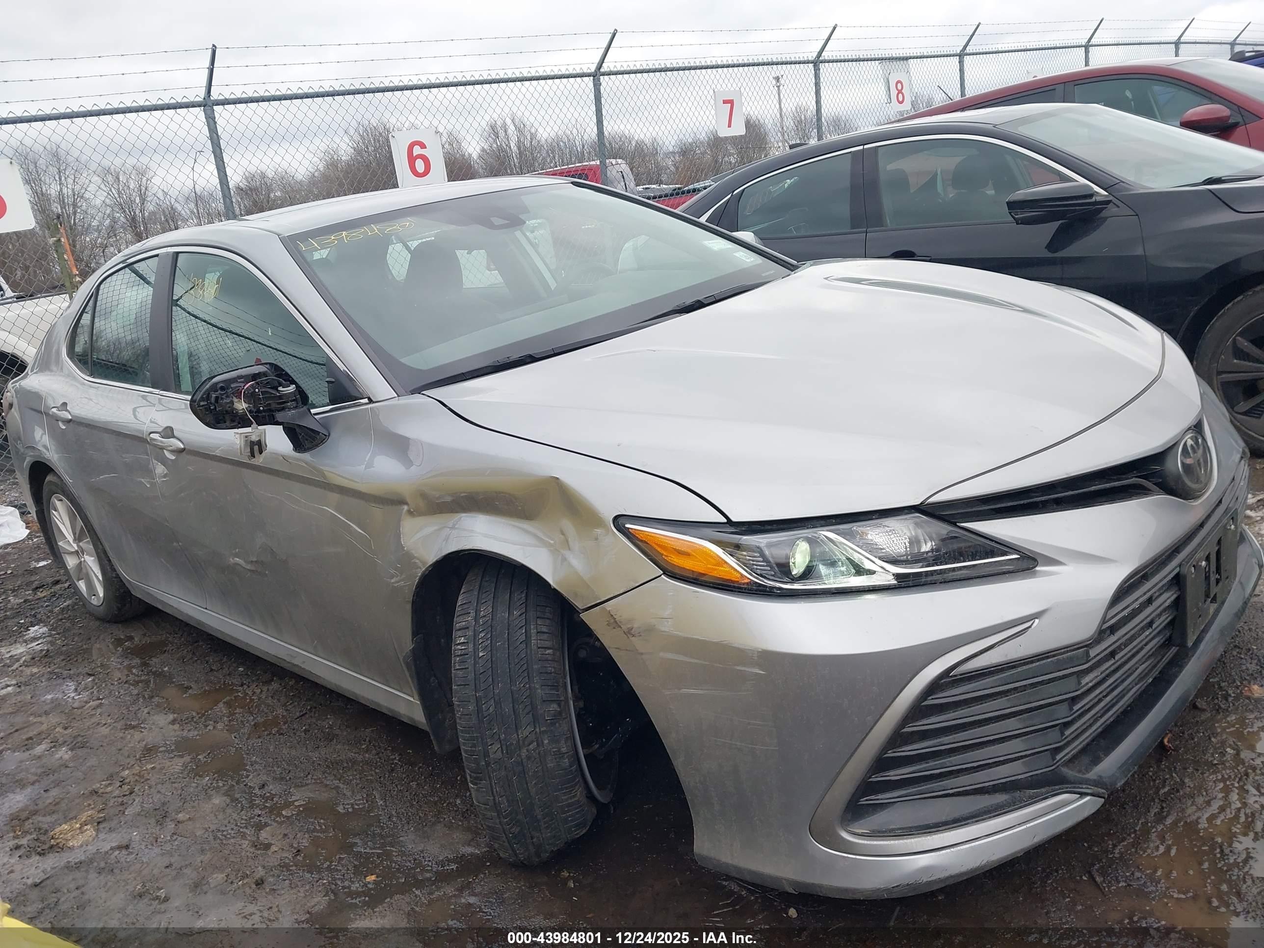 TOYOTA CAMRY image 6