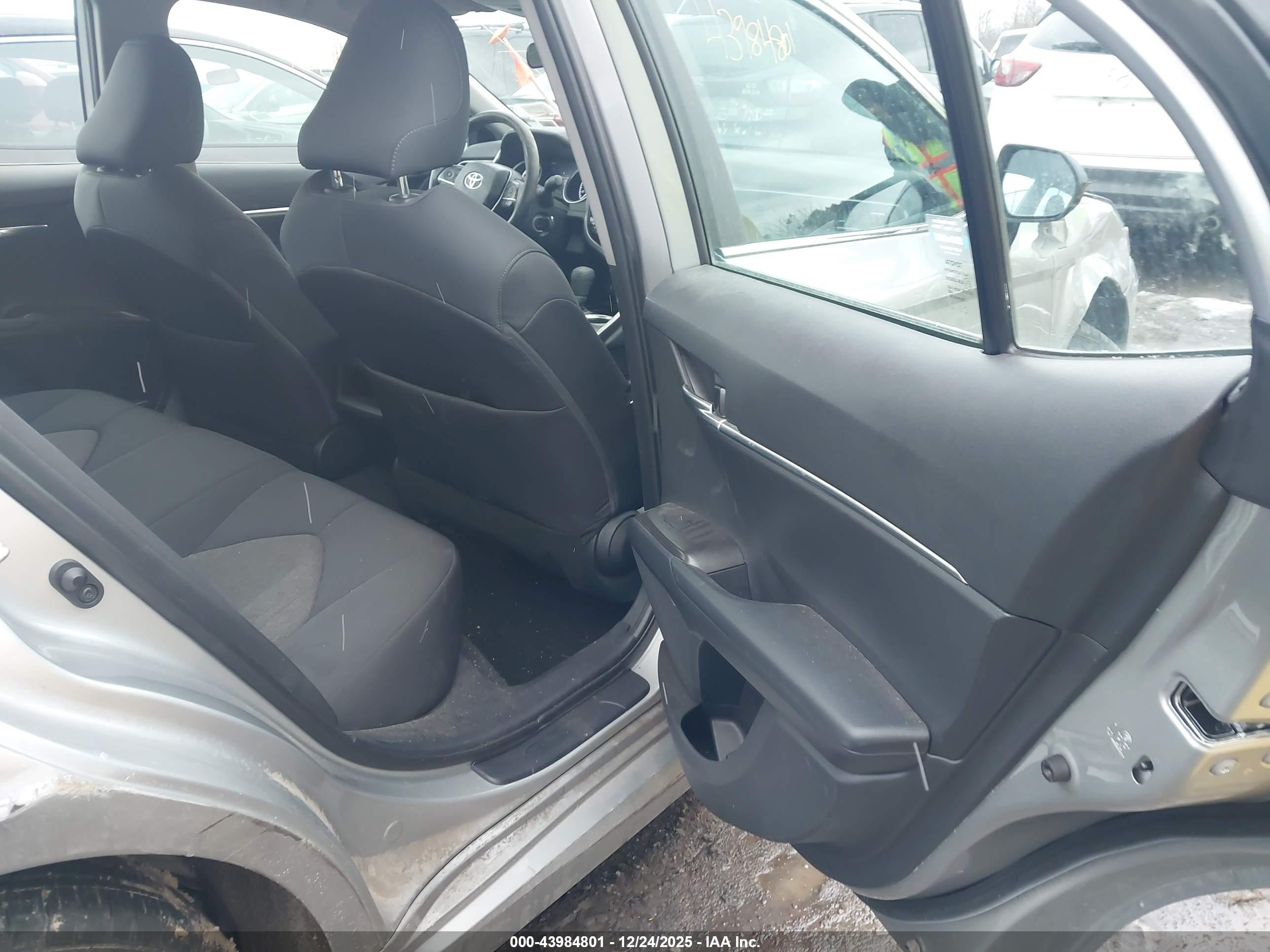 TOYOTA CAMRY image 8