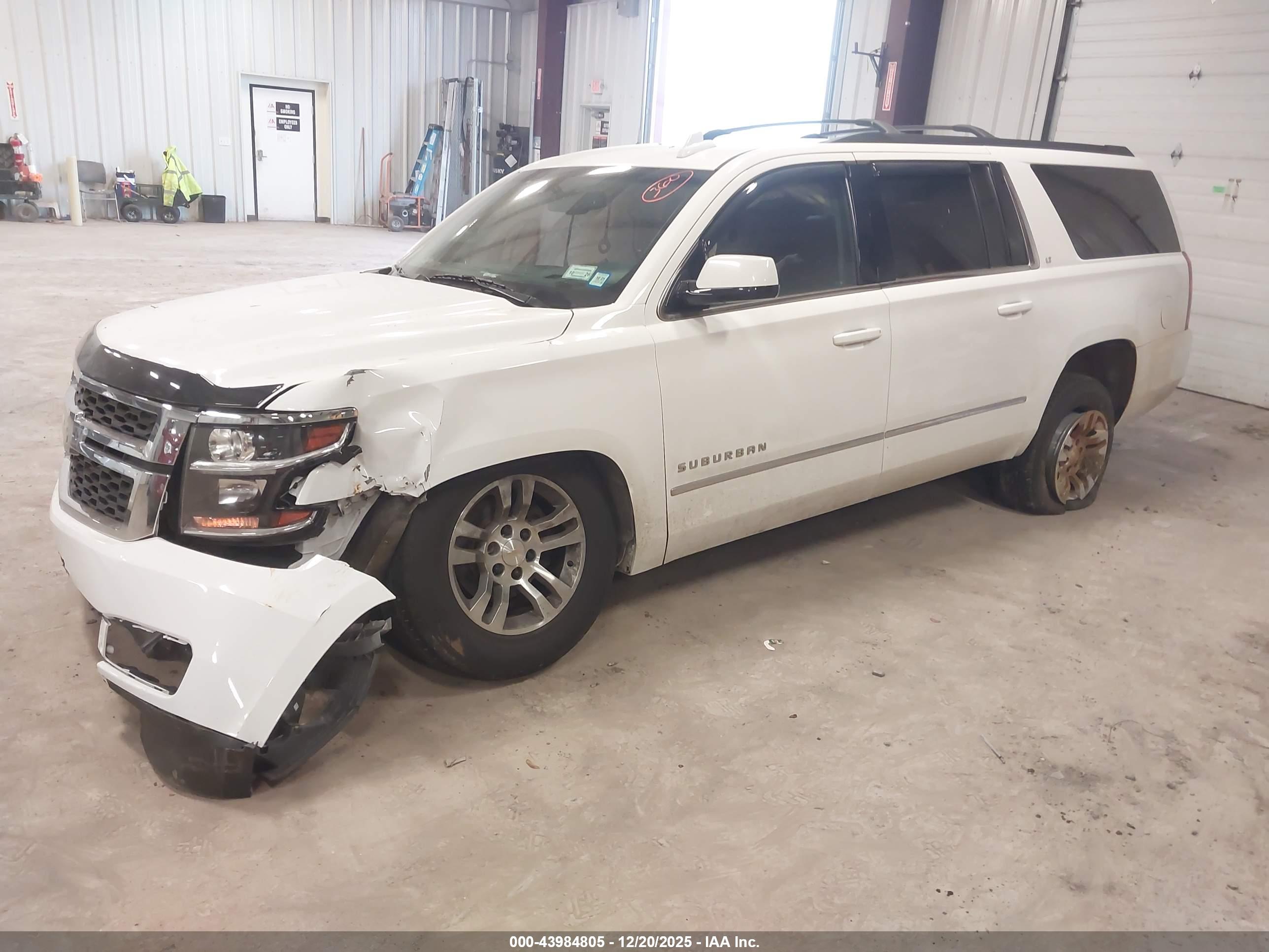 CHEVROLET SUBURBAN image 2
