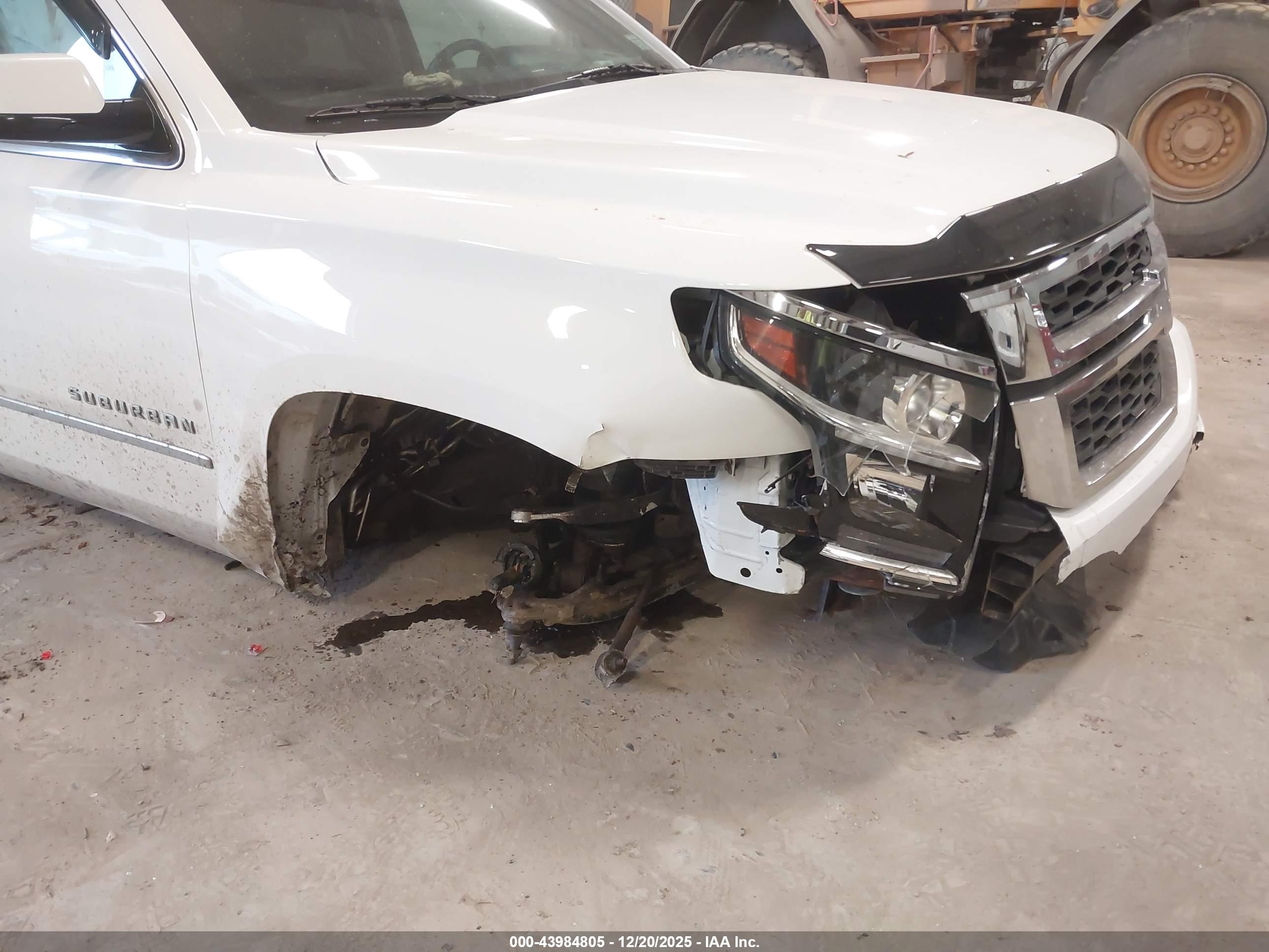 CHEVROLET SUBURBAN image 6