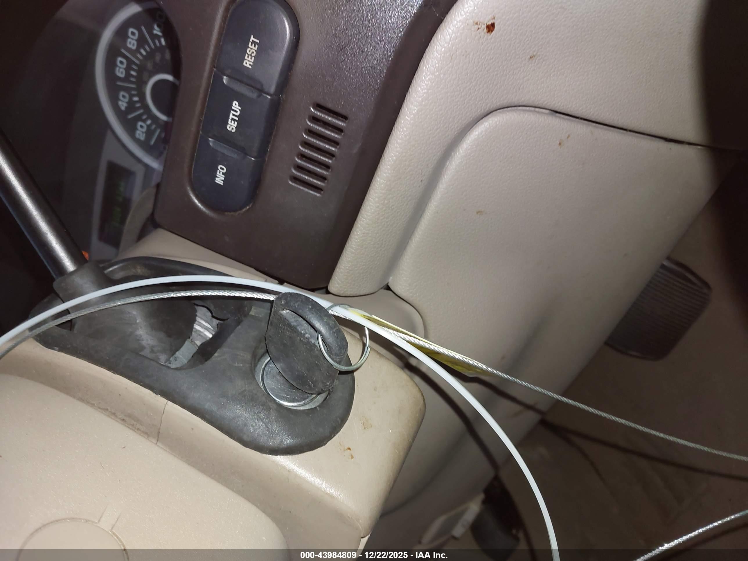 FORD EXPEDITION image 11