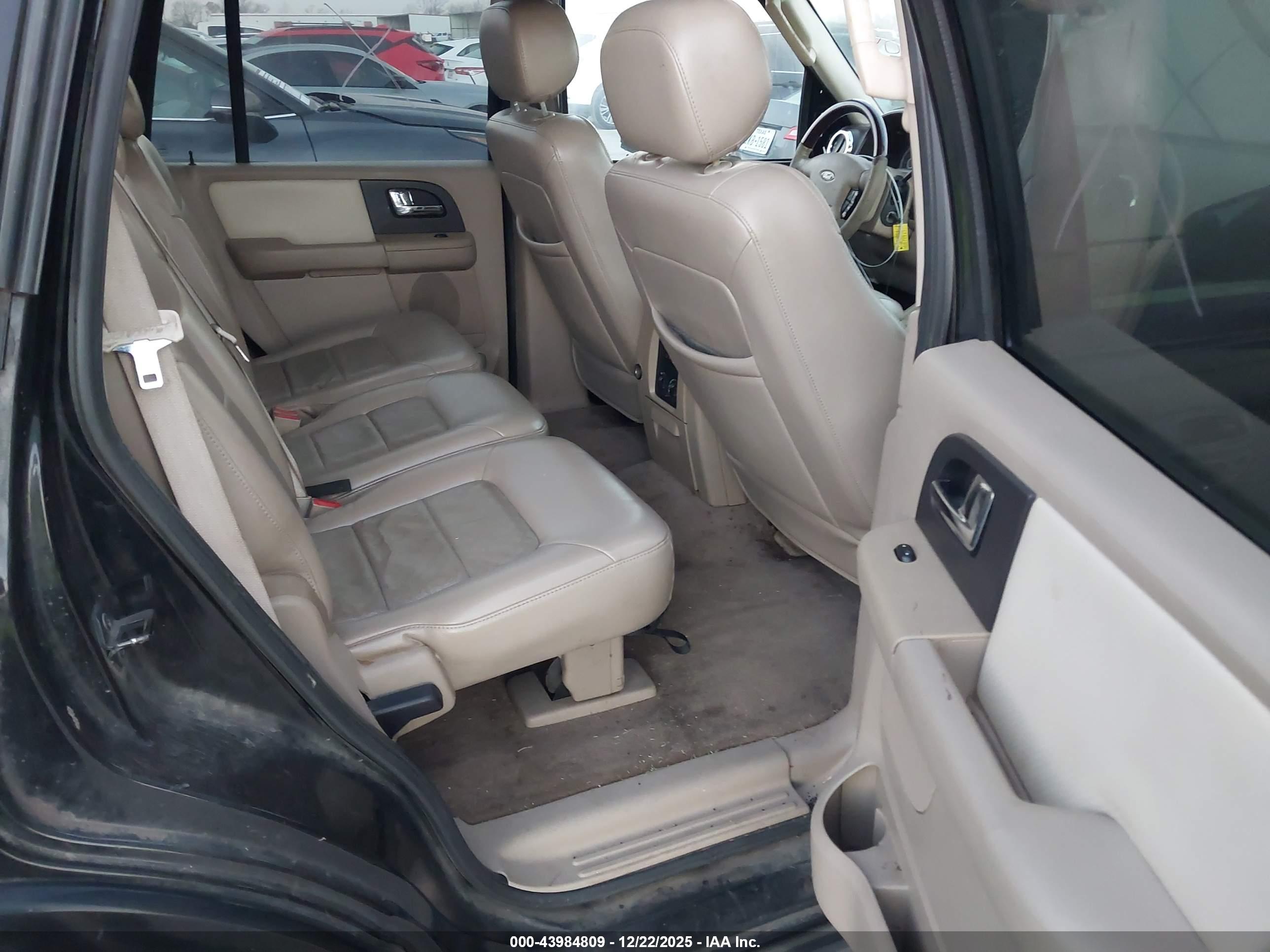 FORD EXPEDITION image 8