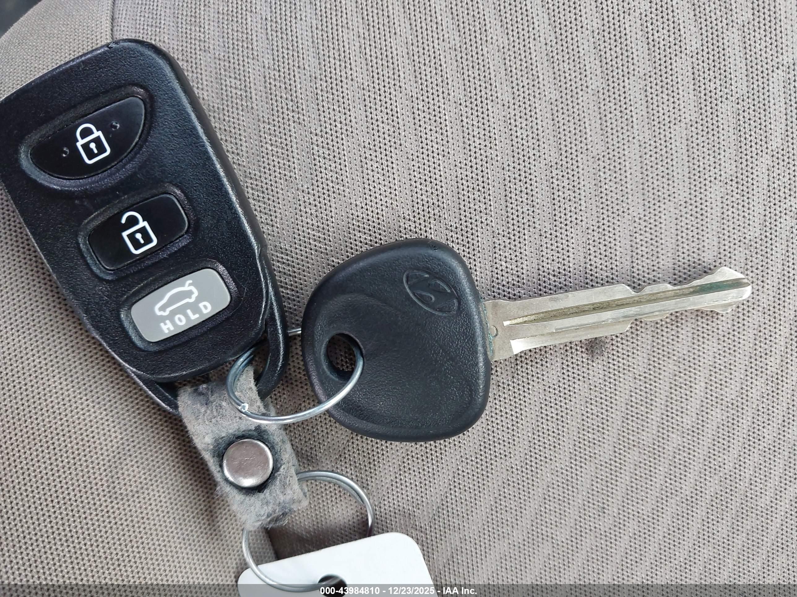 HYUNDAI ELANTRA image 11