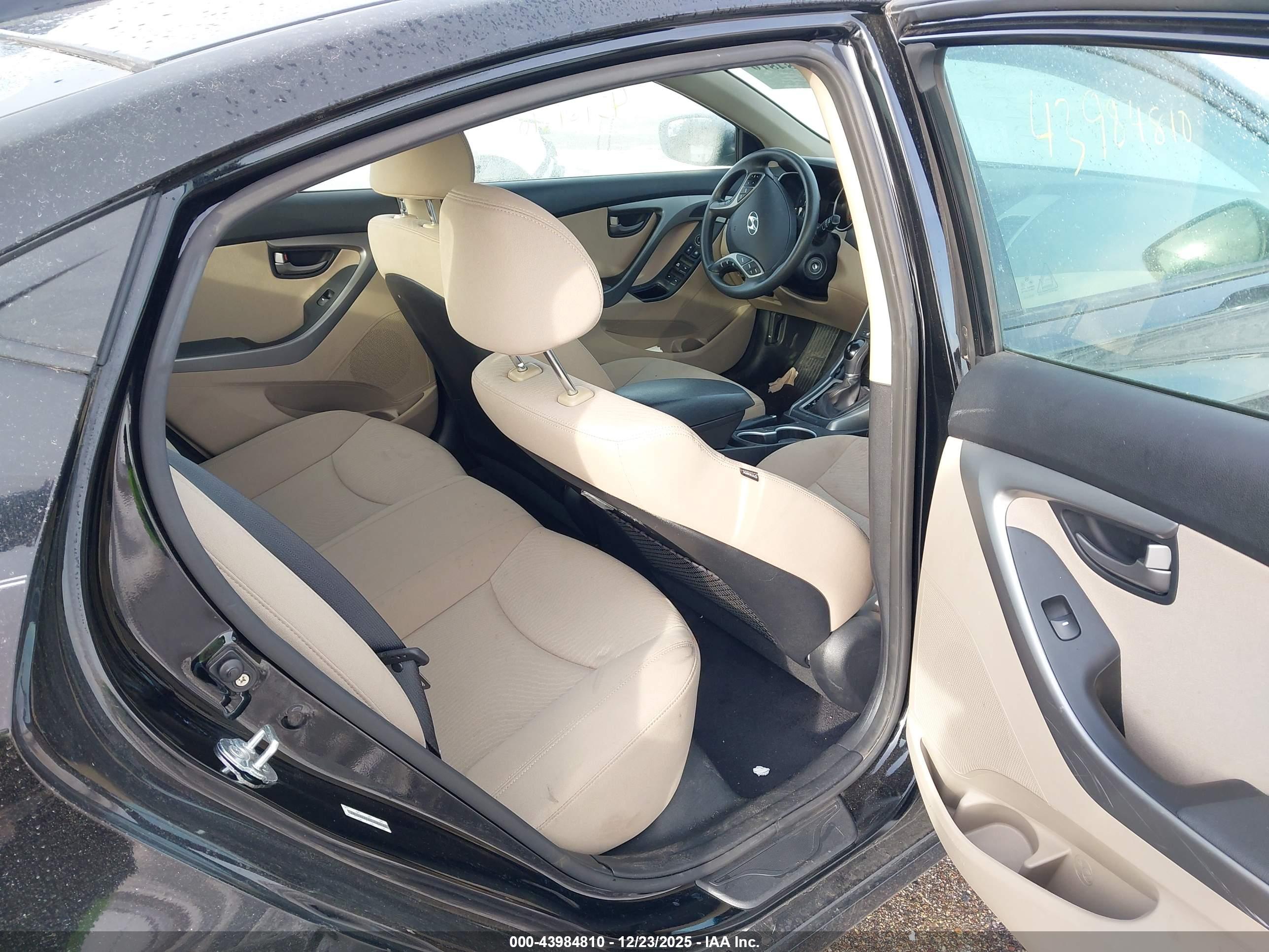 HYUNDAI ELANTRA image 8