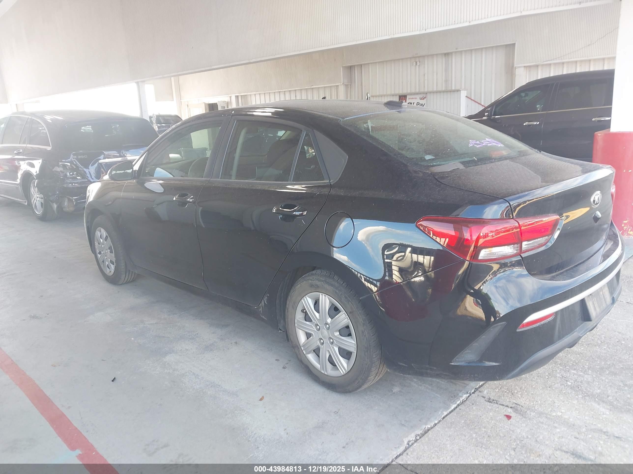KIA RIO image 3