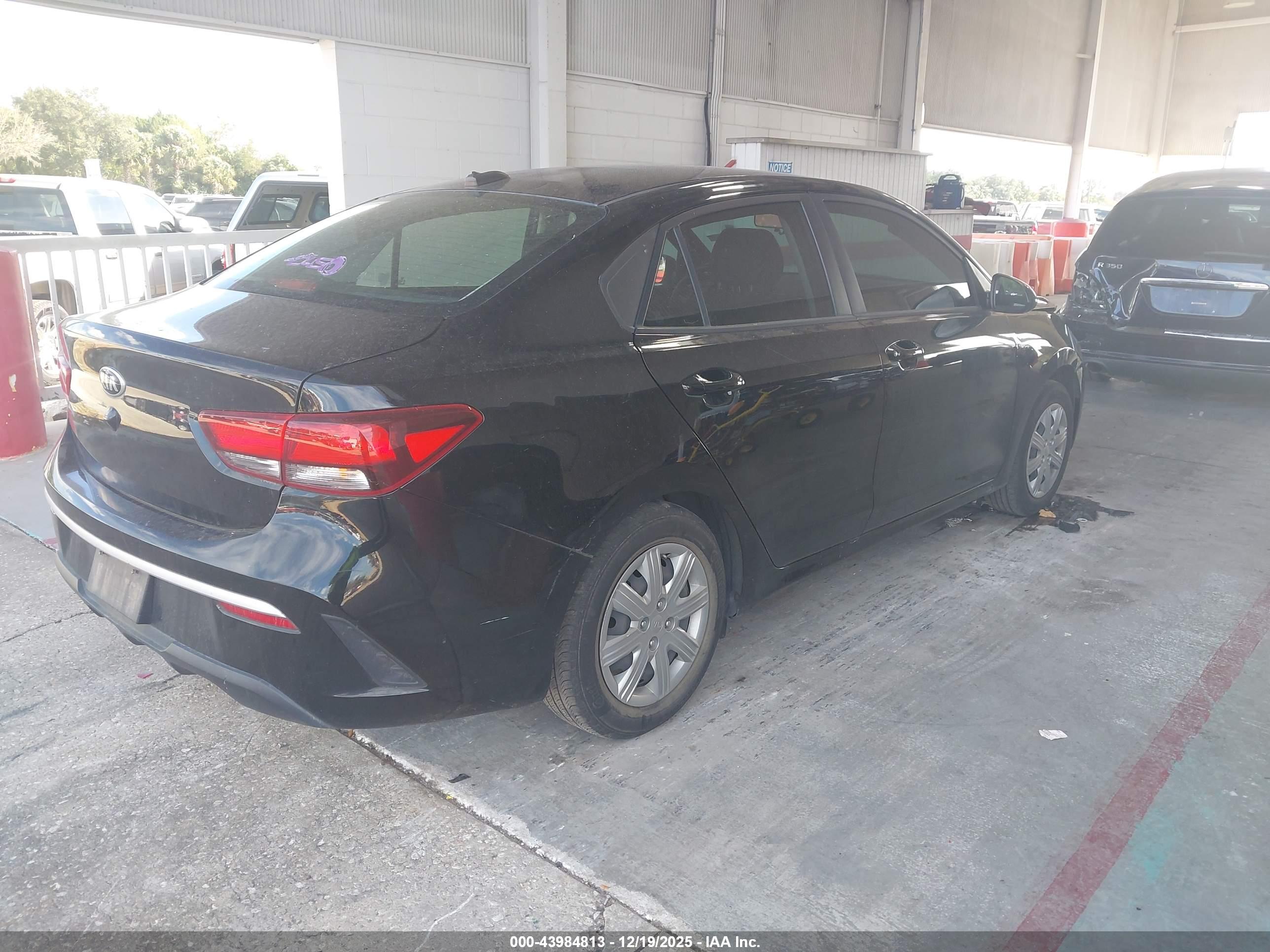 KIA RIO image 4