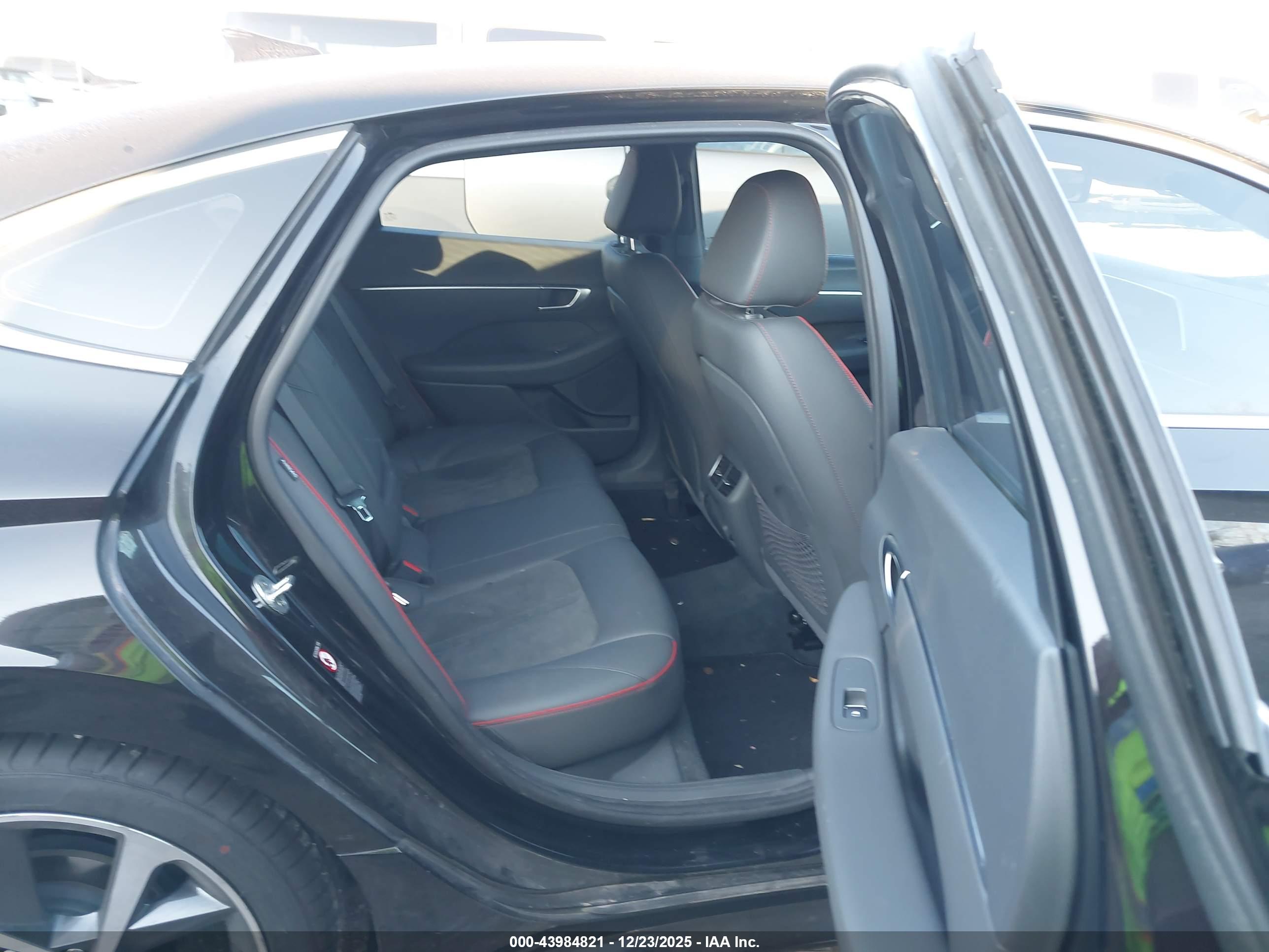 HYUNDAI SONATA image 8