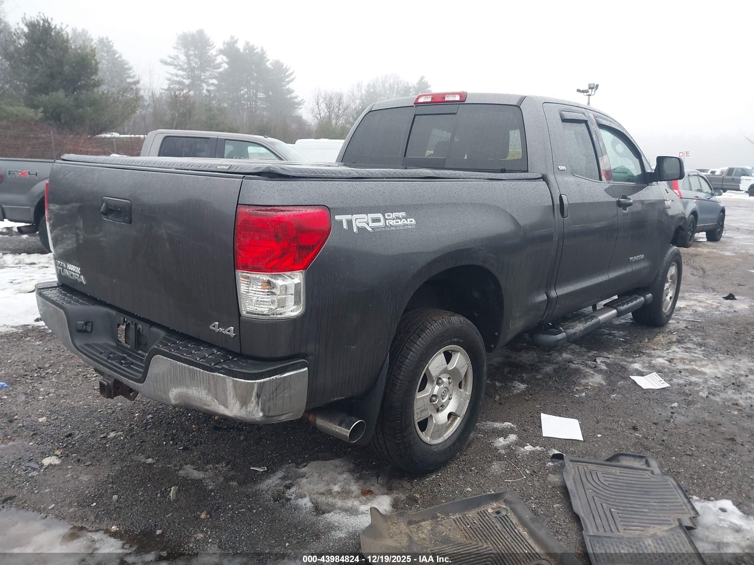 TOYOTA TUNDRA image 4
