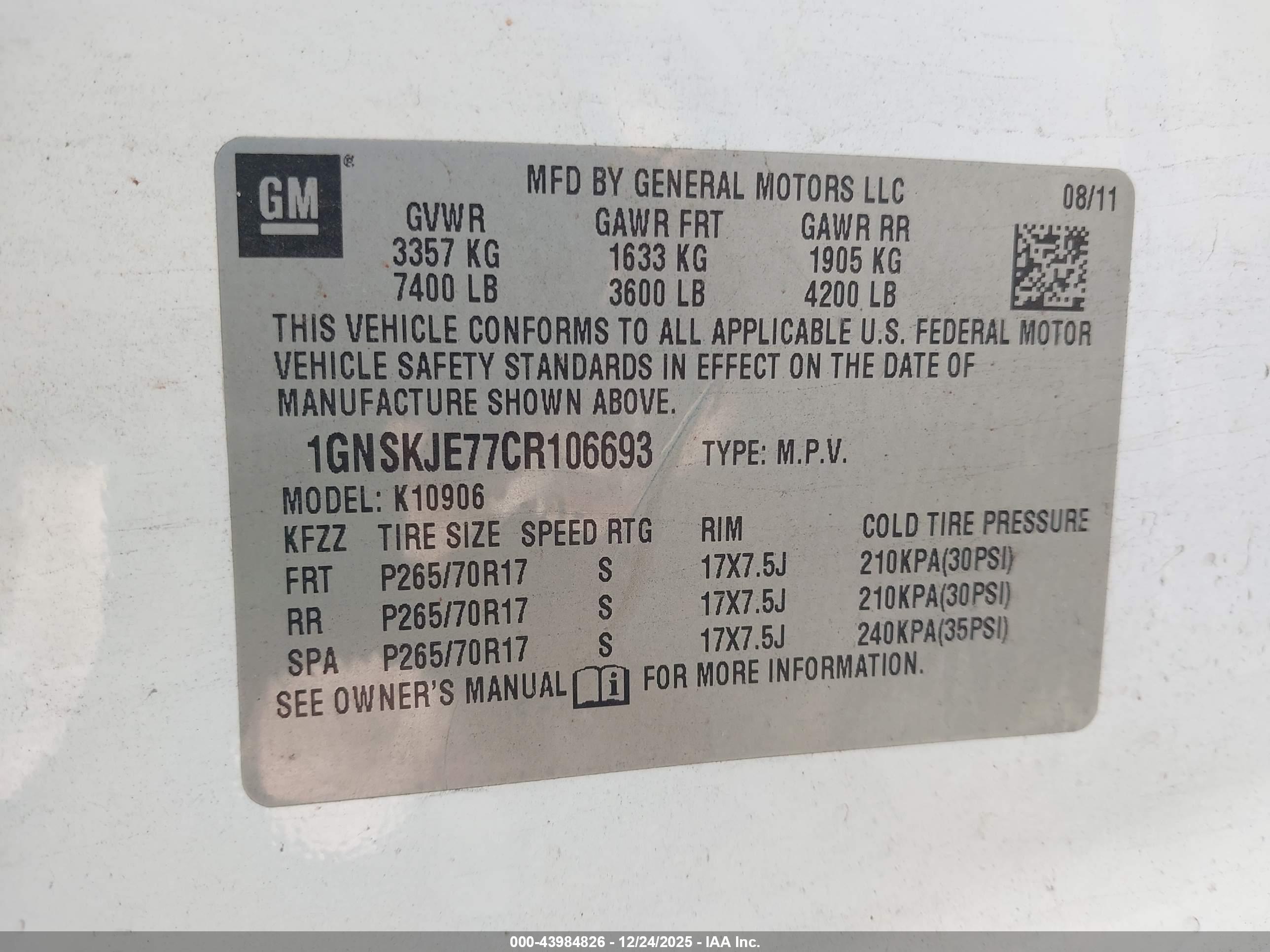 CHEVROLET SUBURBAN image 9