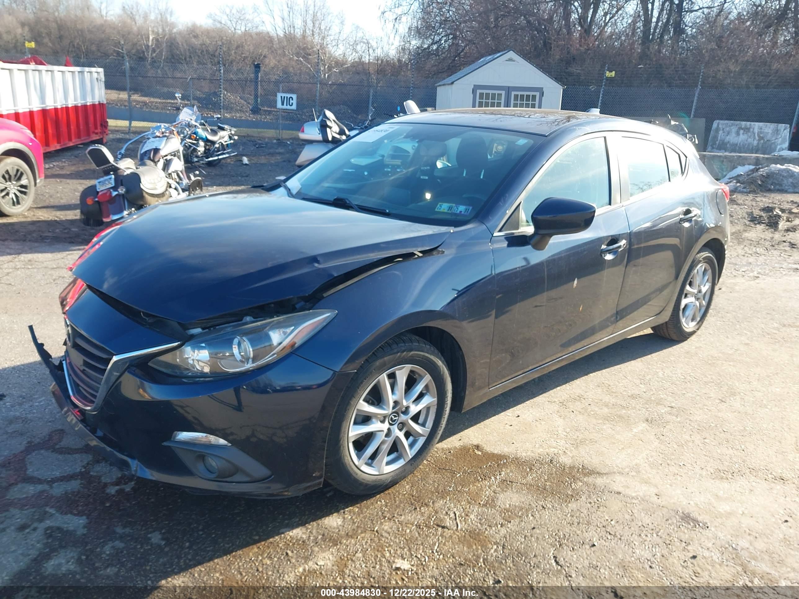MAZDA MAZDA3 image 2