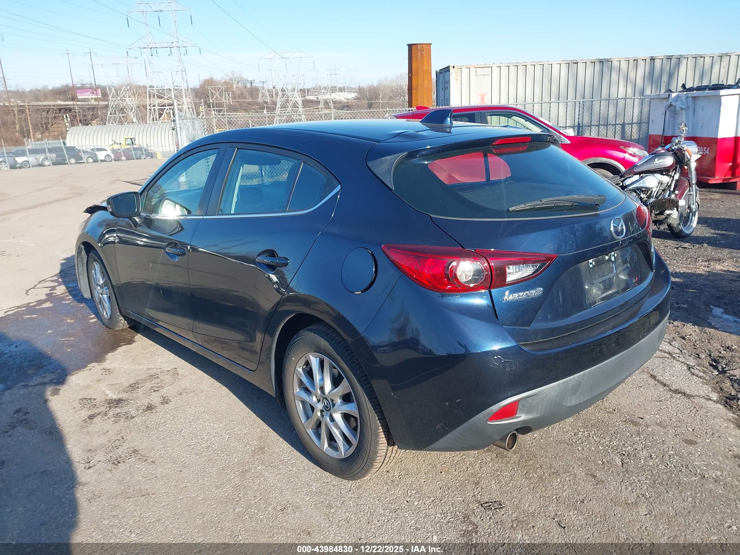 MAZDA MAZDA3 image 3