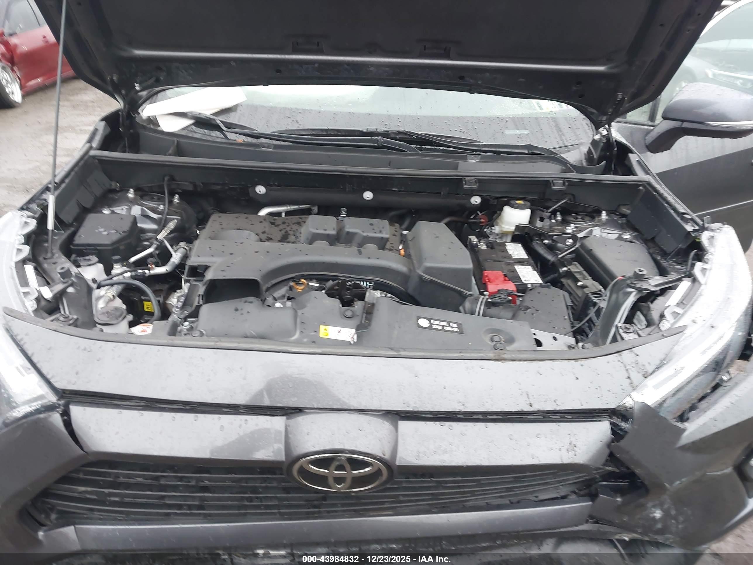 TOYOTA RAV4 image 10