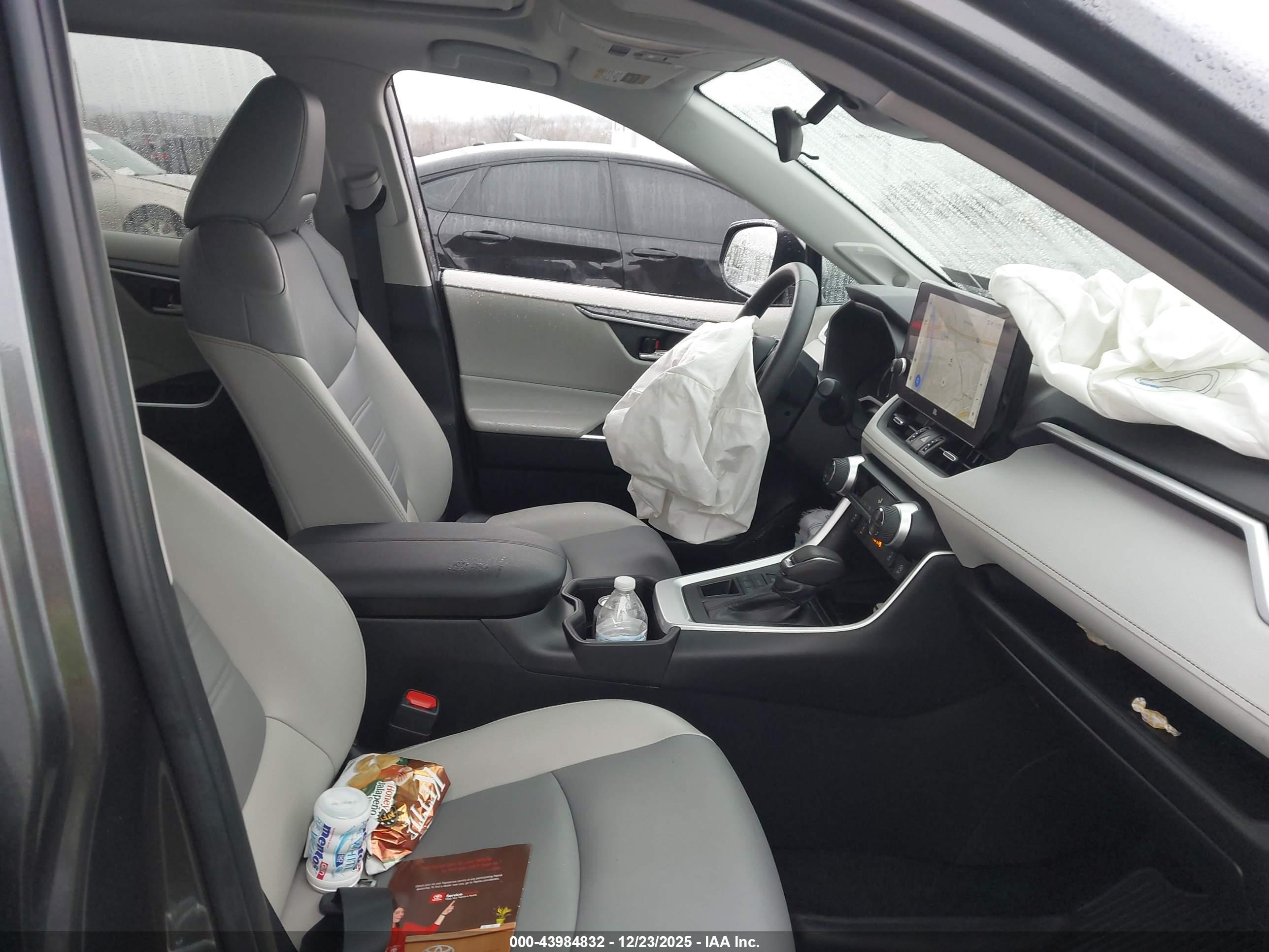 TOYOTA RAV4 image 5