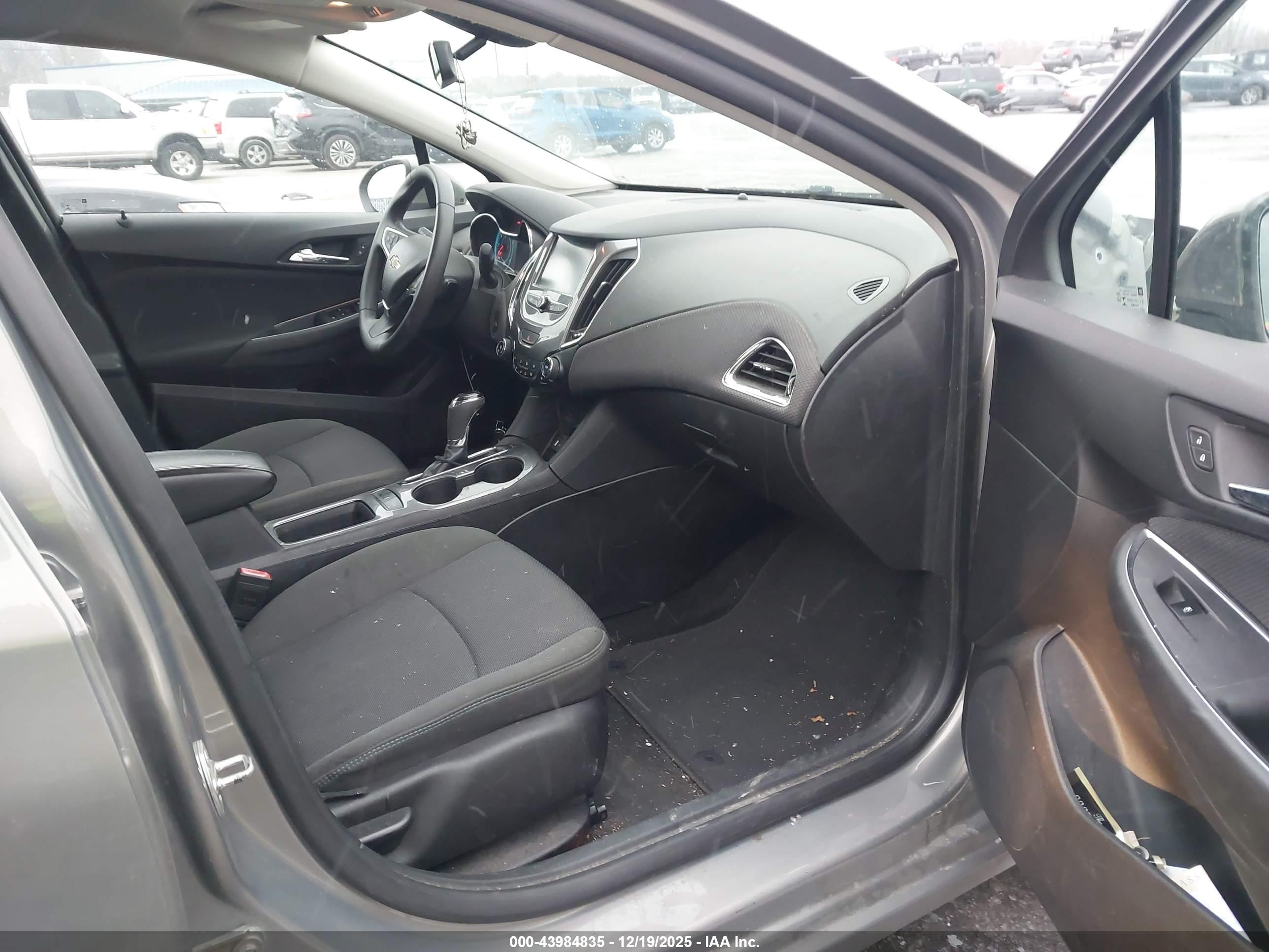 CHEVROLET CRUZE image 5
