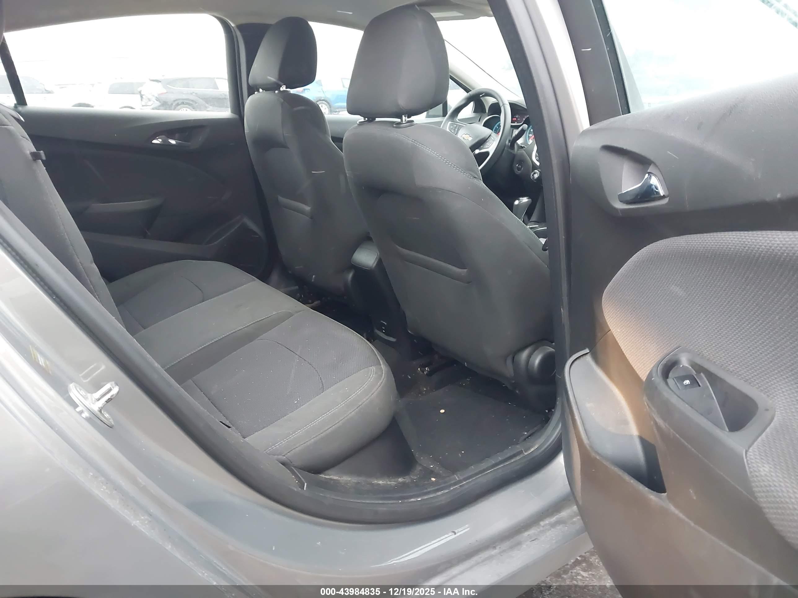 CHEVROLET CRUZE image 8