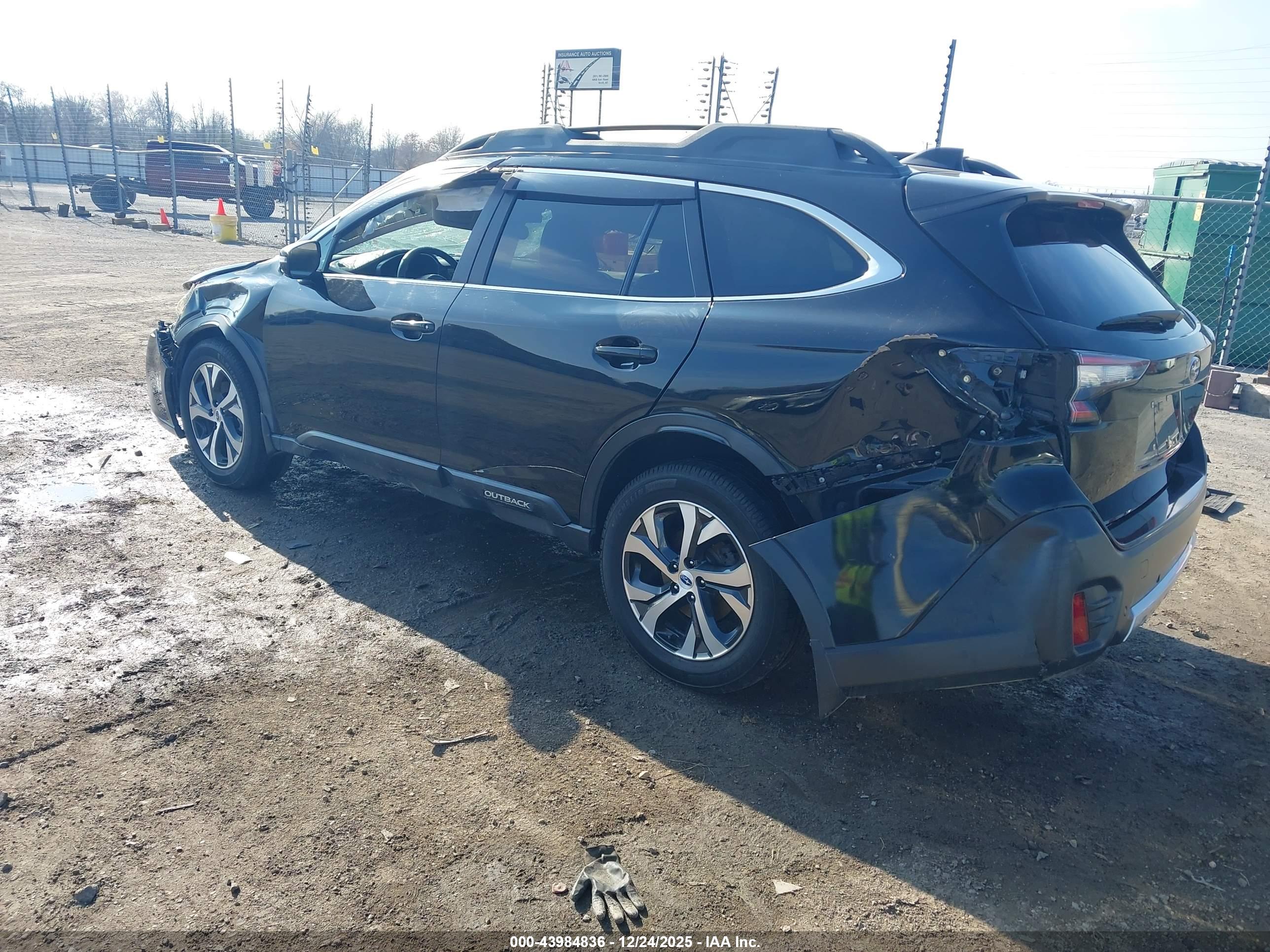SUBARU OUTBACK image 3