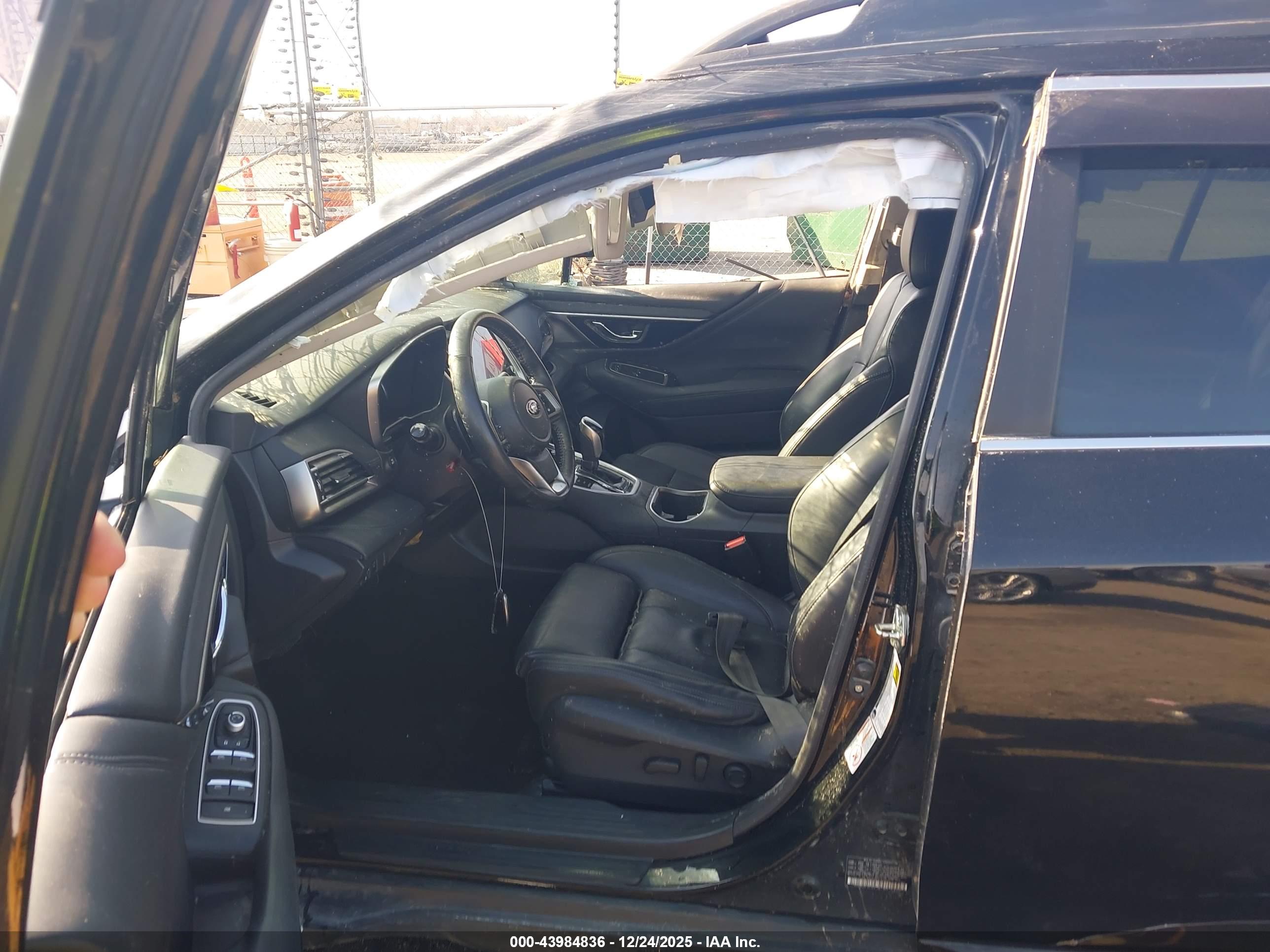 SUBARU OUTBACK image 5