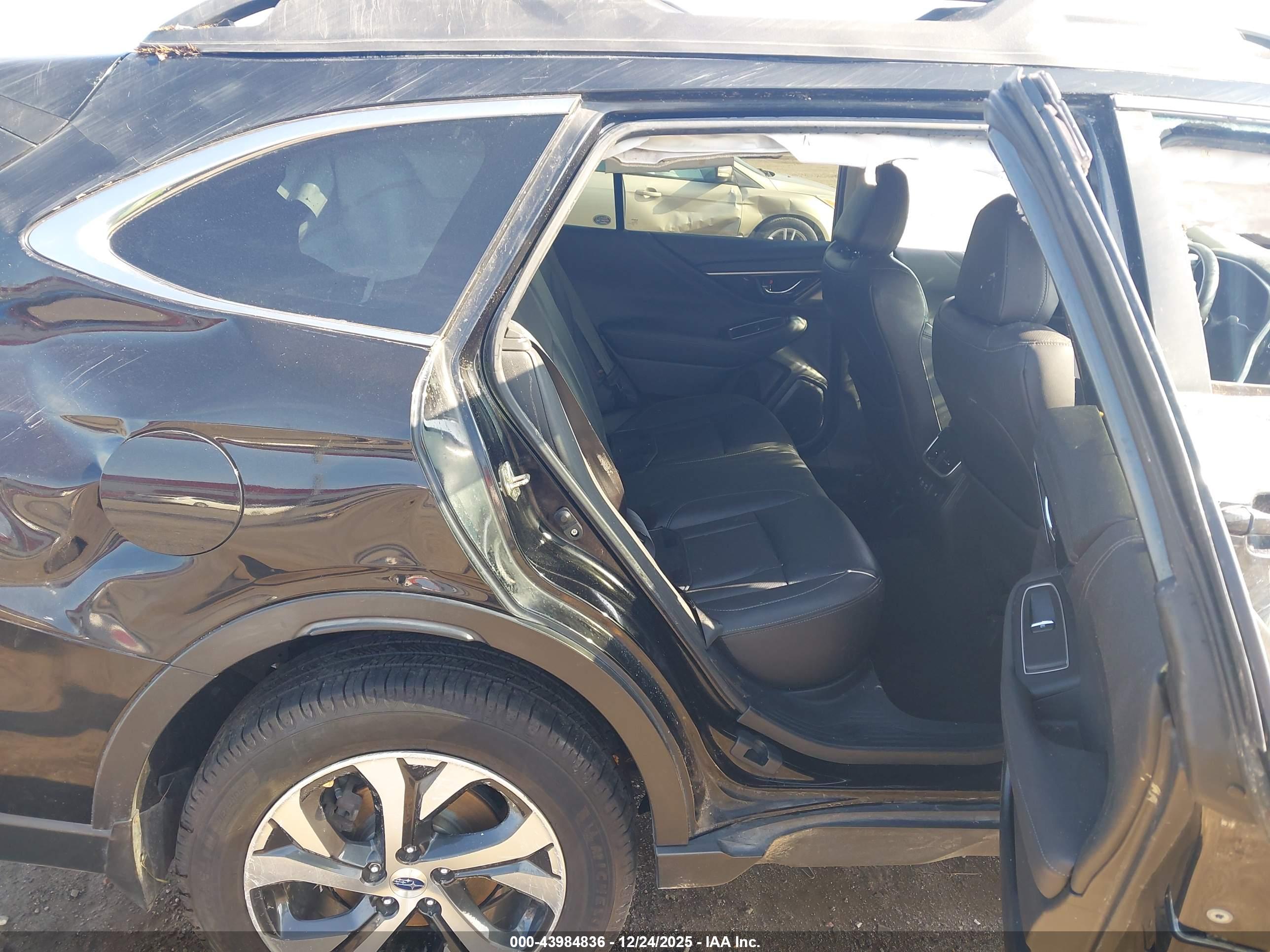 SUBARU OUTBACK image 8