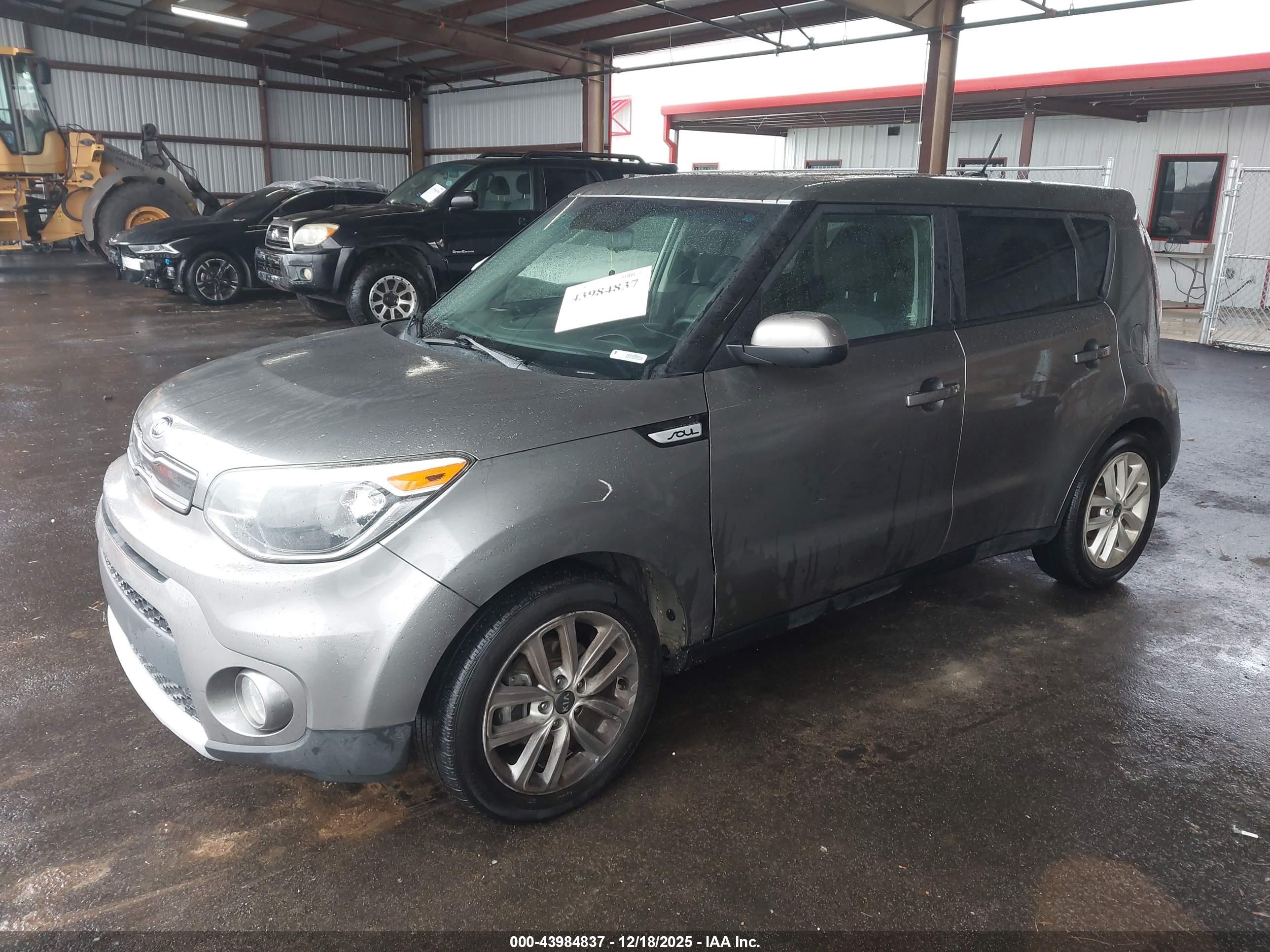 KIA SOUL image 2