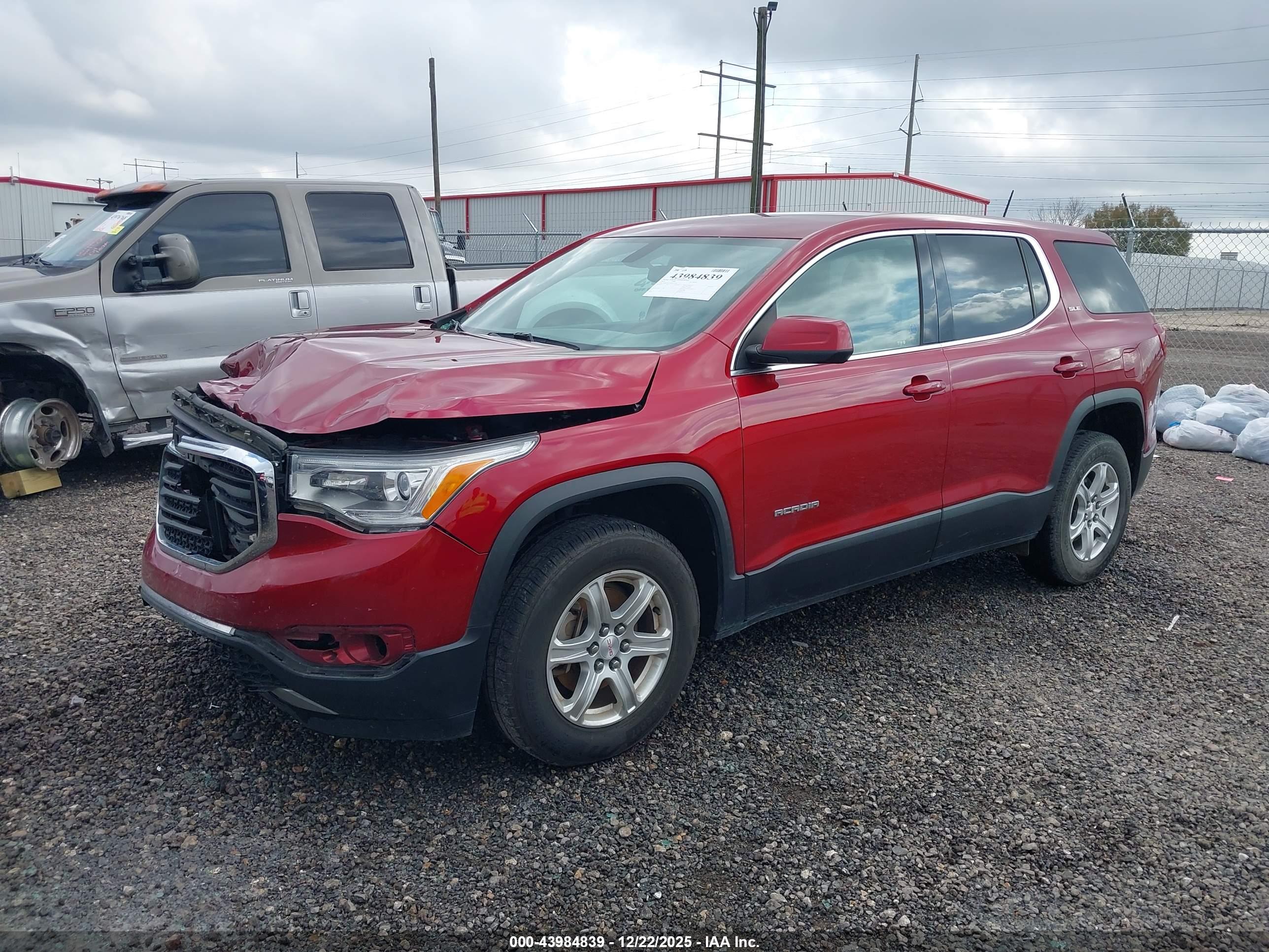 GMC ACADIA image 2