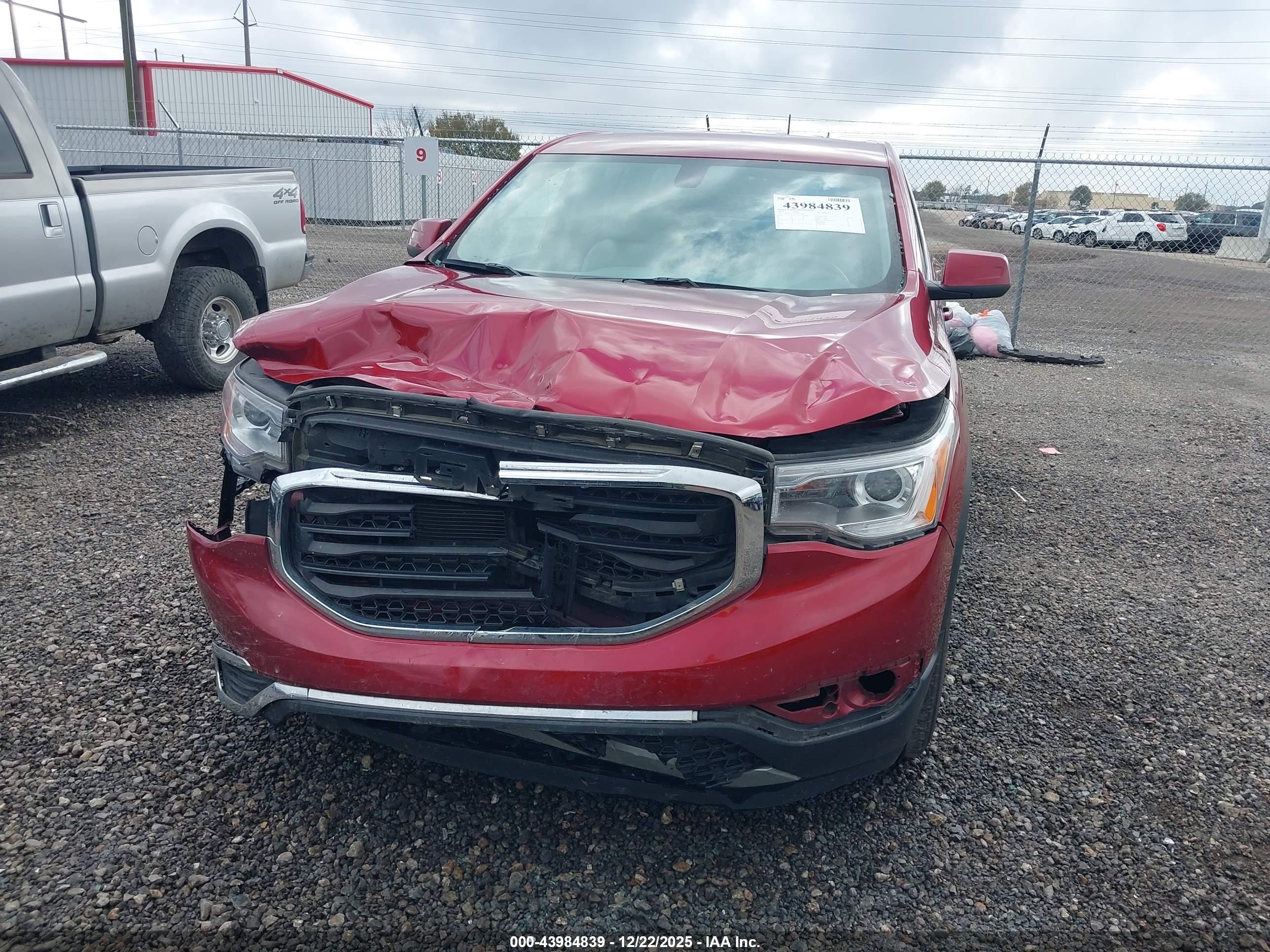 GMC ACADIA image 6