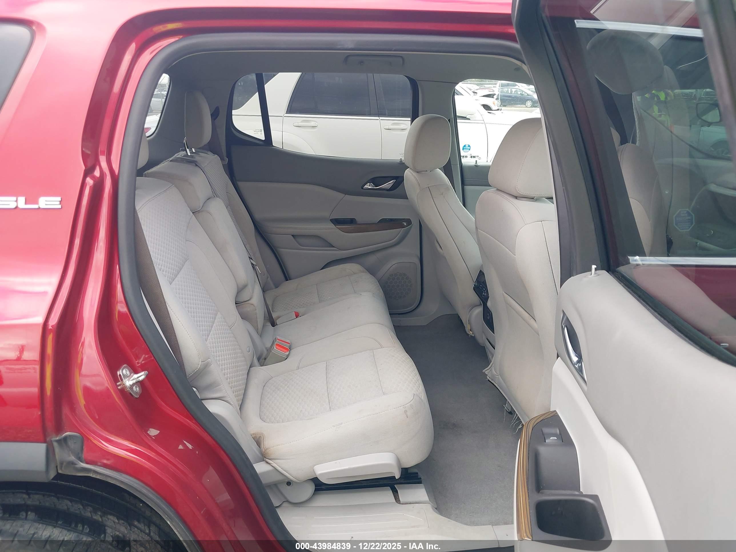 GMC ACADIA image 8