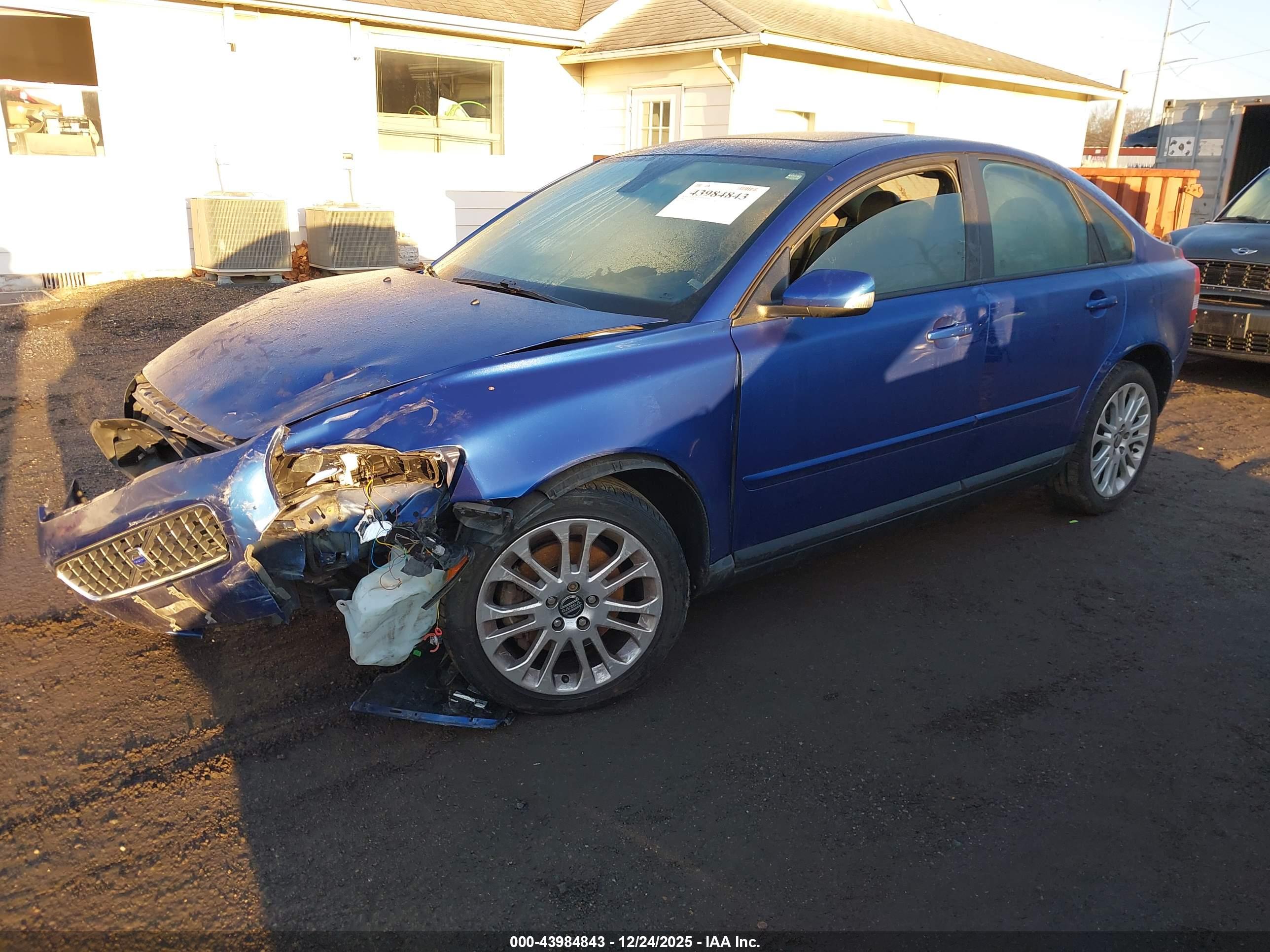 VOLVO S40 image 2