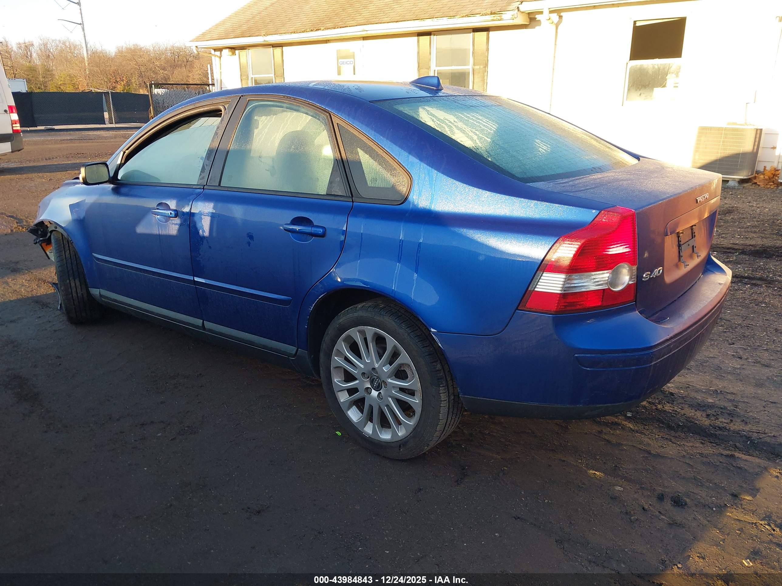 VOLVO S40 image 3