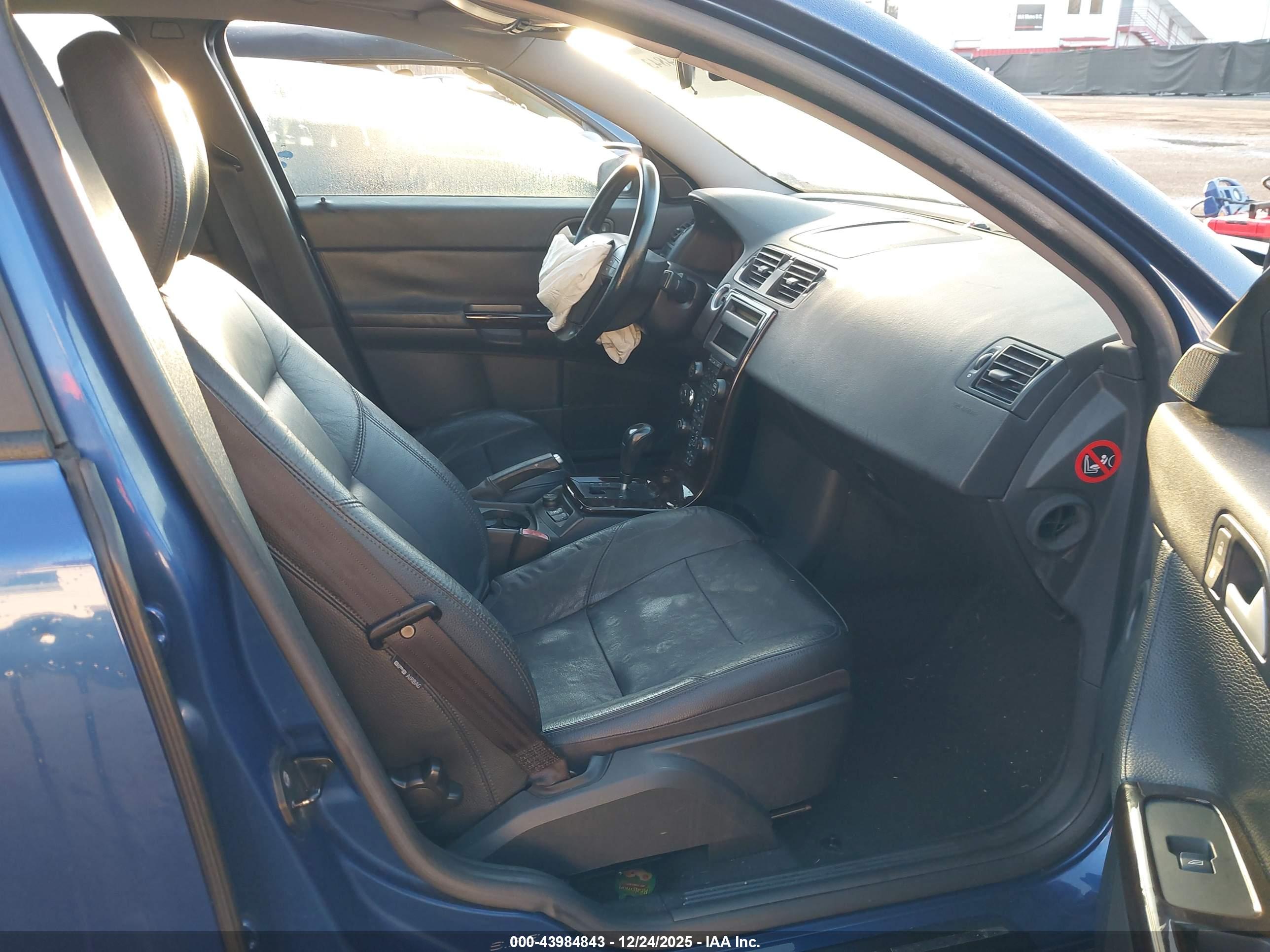 VOLVO S40 image 5