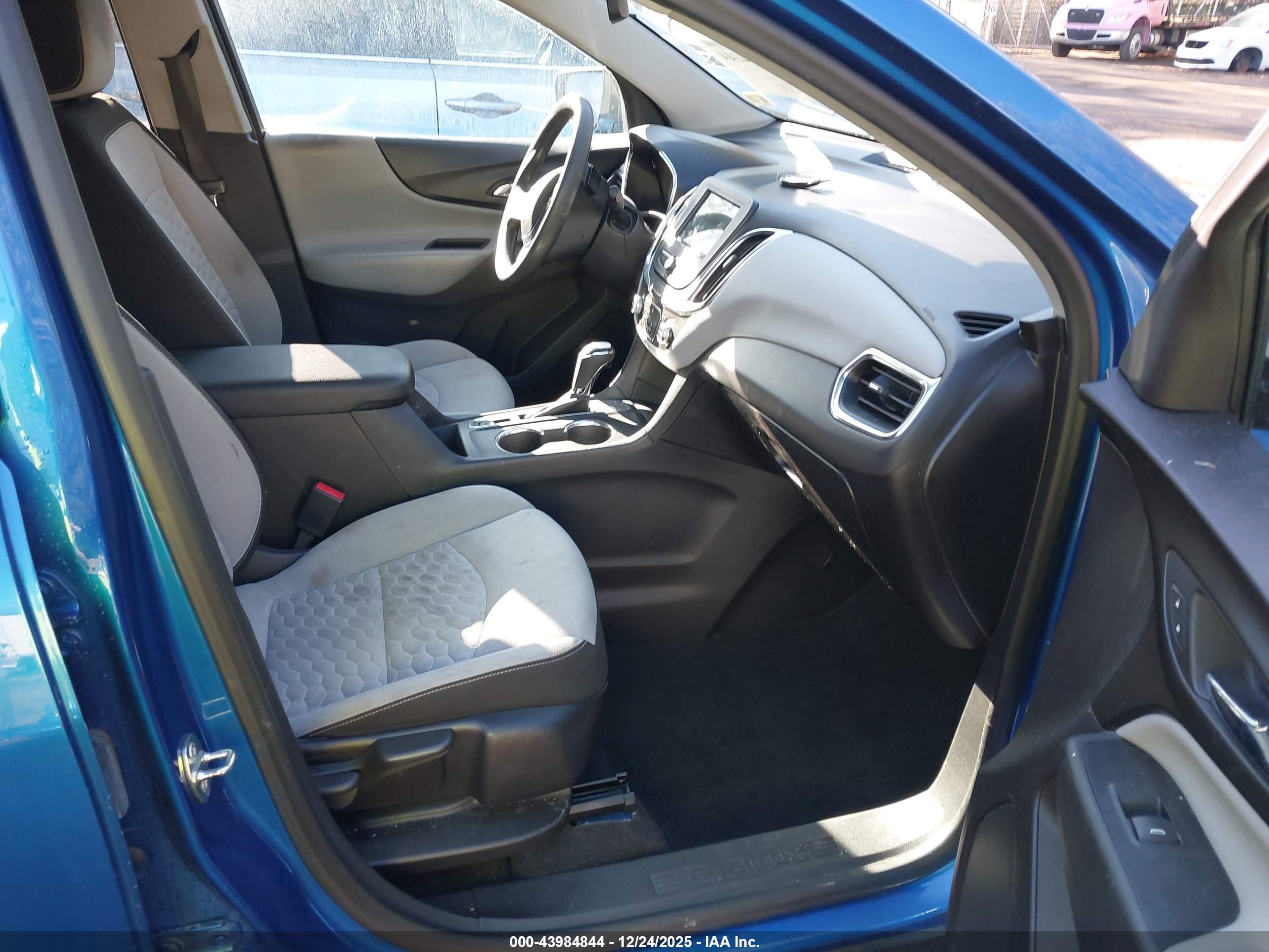 CHEVROLET EQUINOX image 5