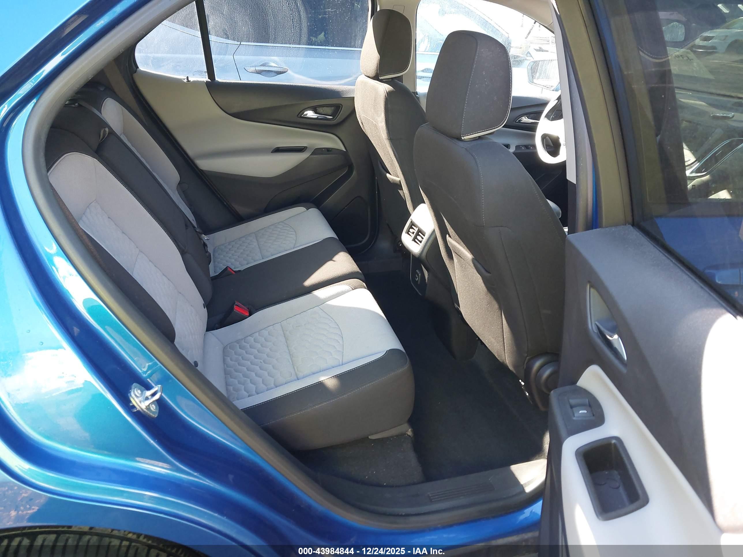 CHEVROLET EQUINOX image 8