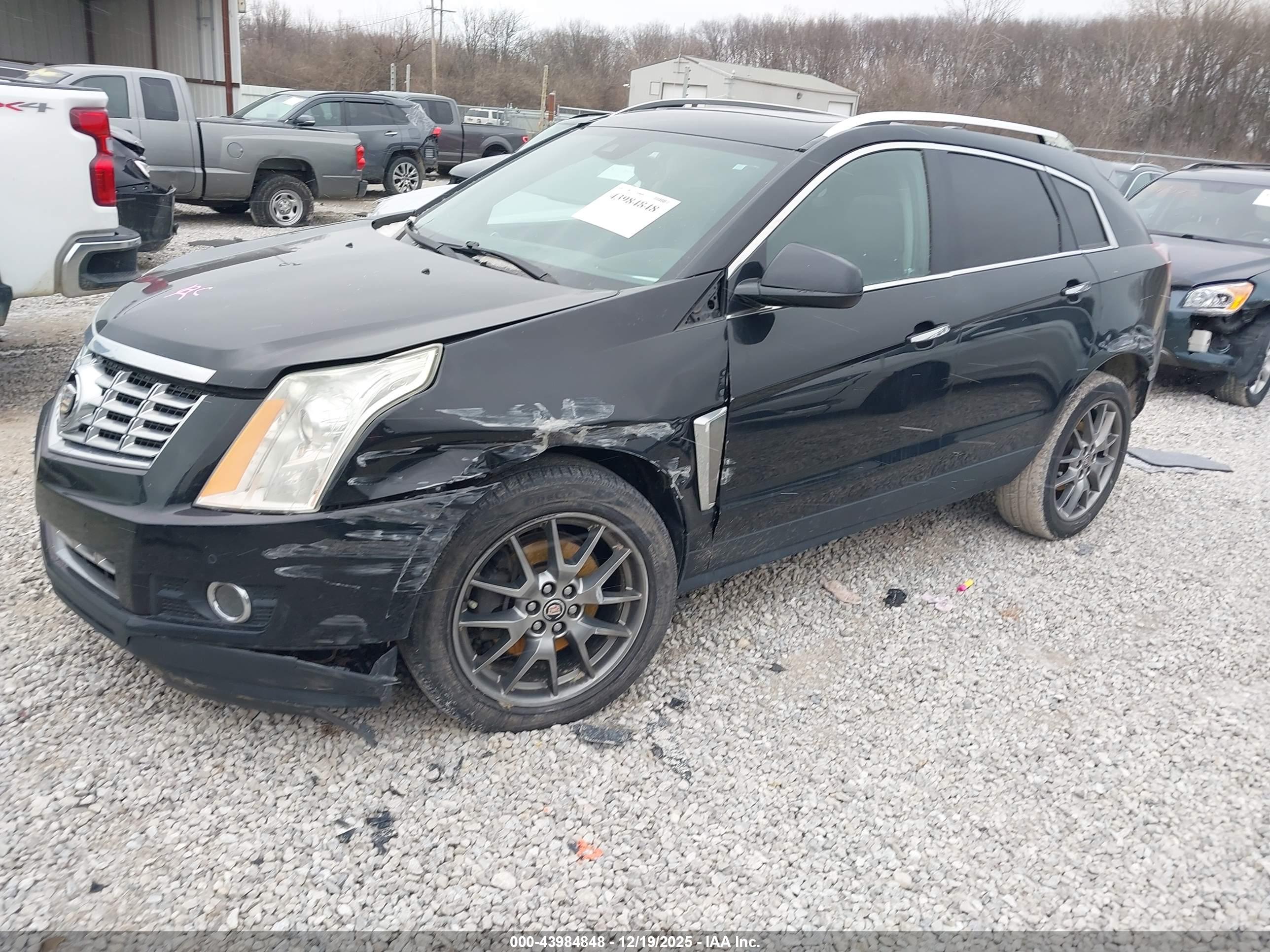 CADILLAC SRX image 2
