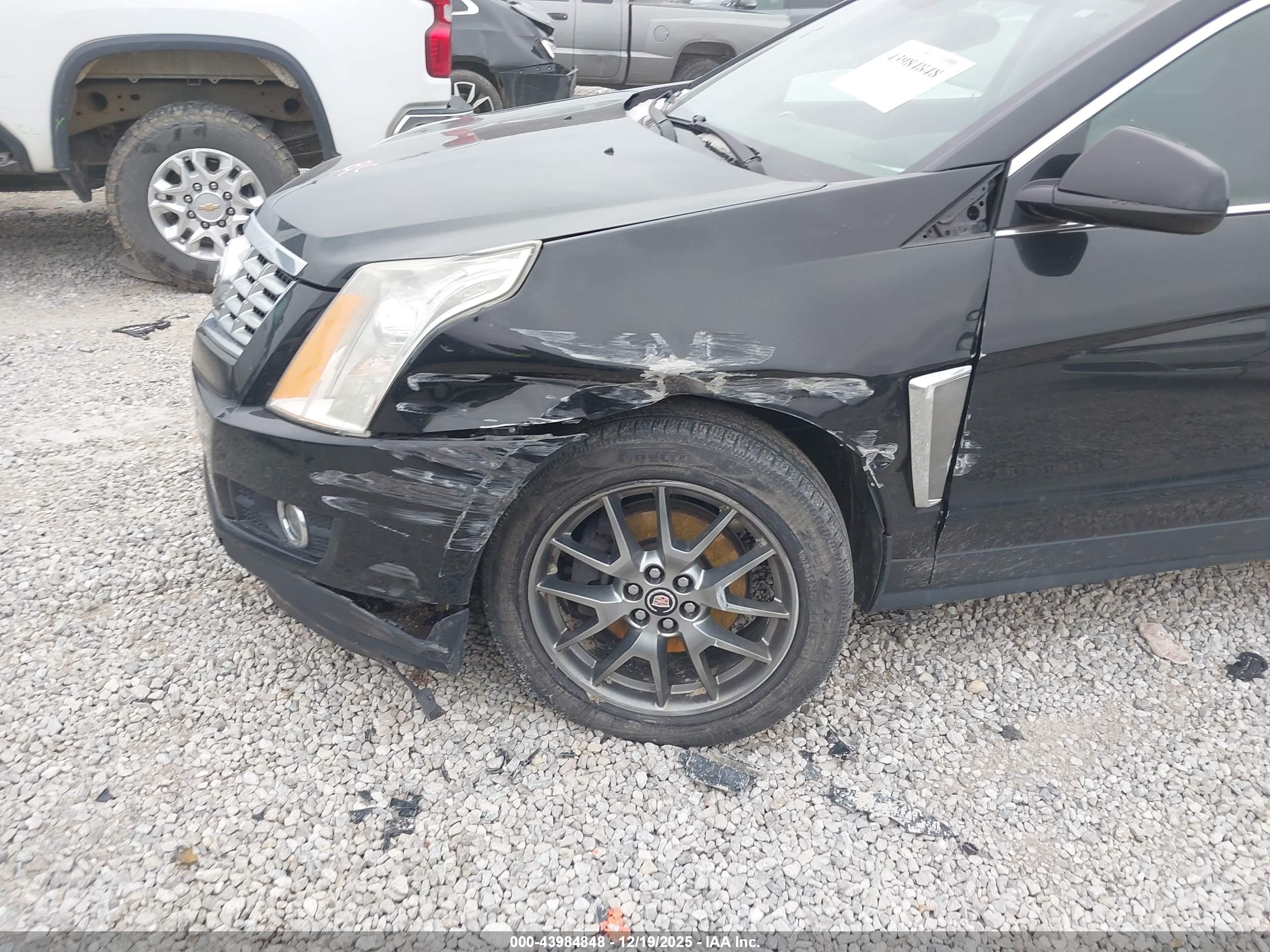 CADILLAC SRX image 6