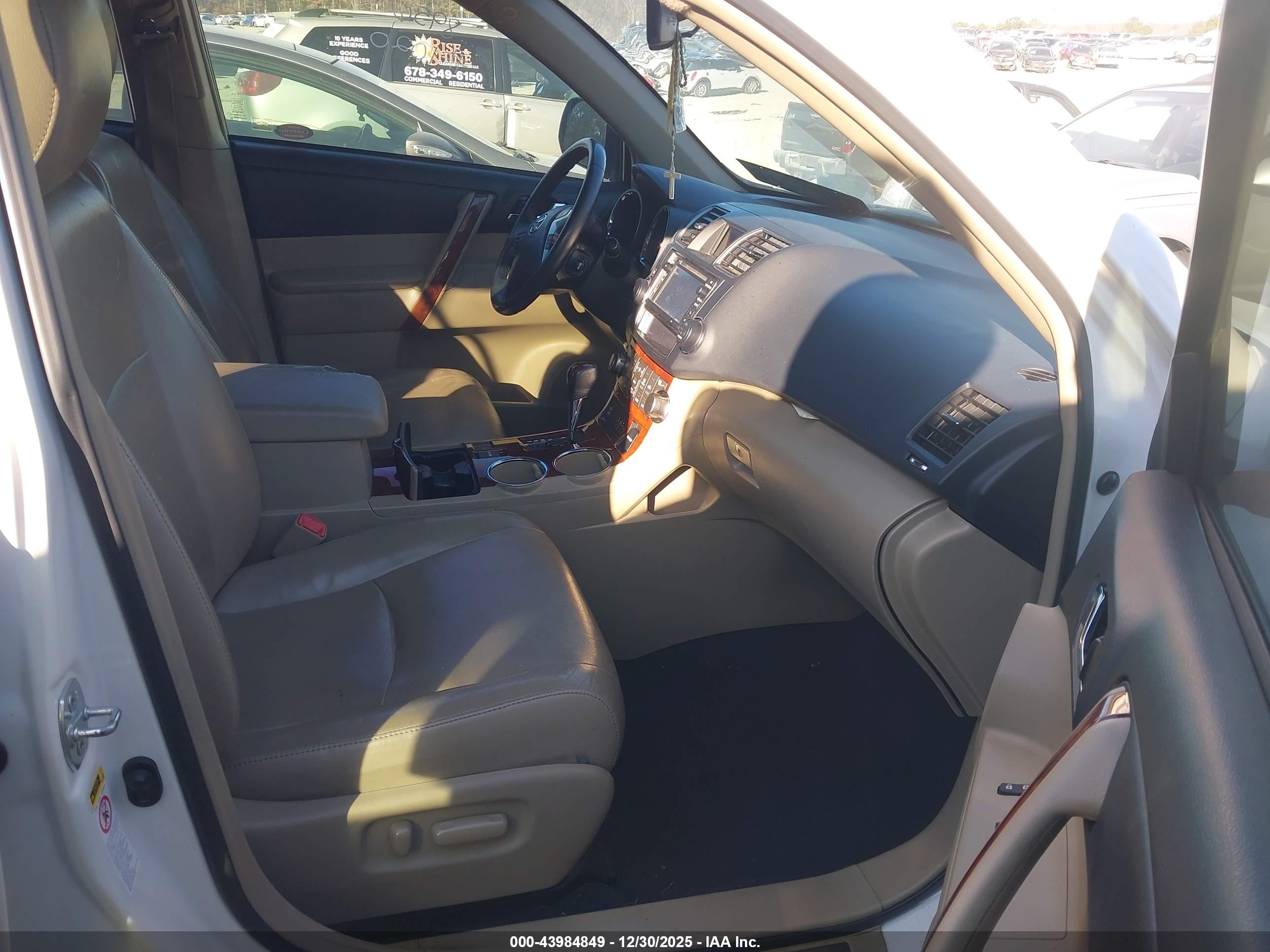 TOYOTA HIGHLANDER image 5