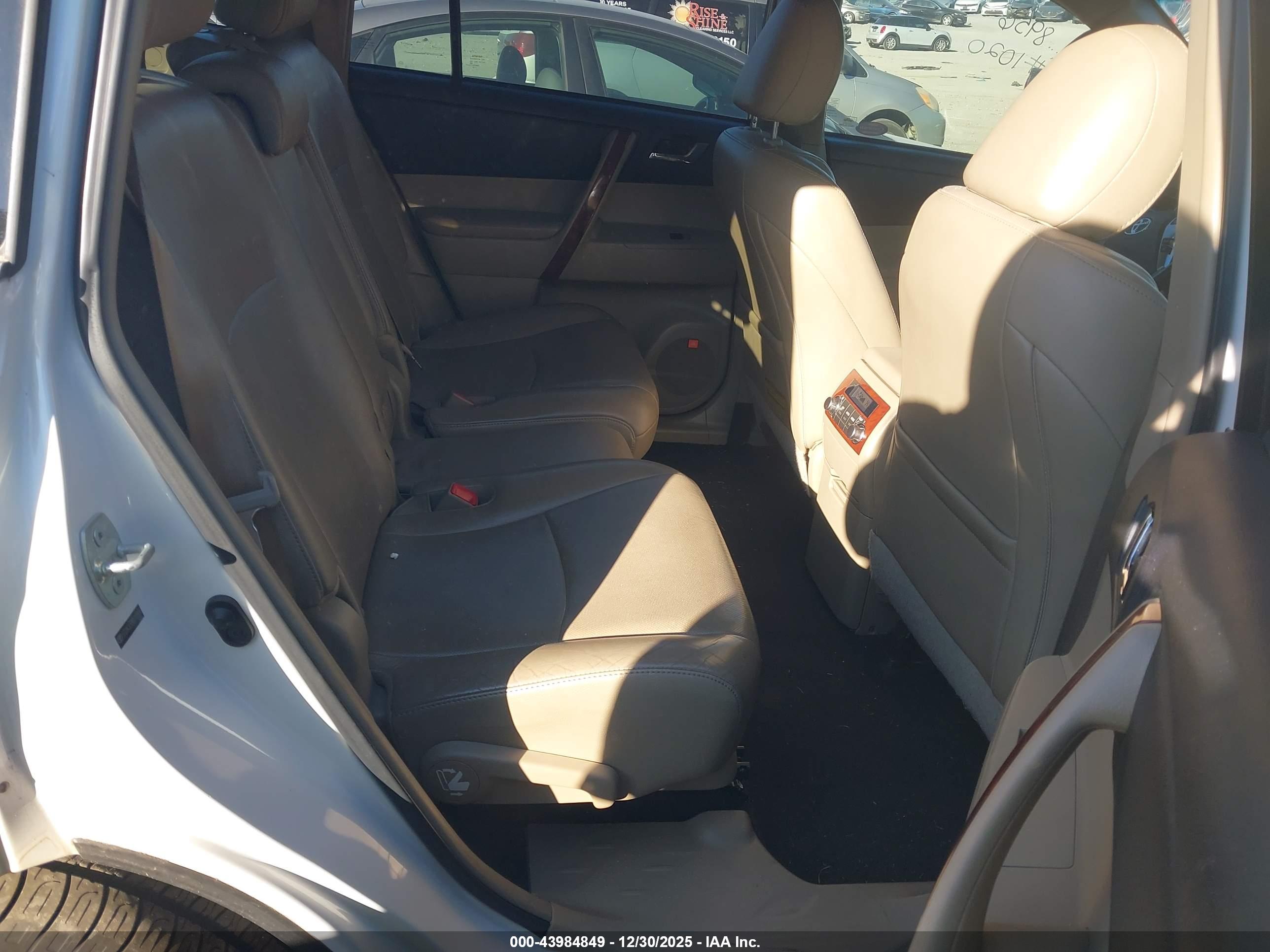 TOYOTA HIGHLANDER image 8
