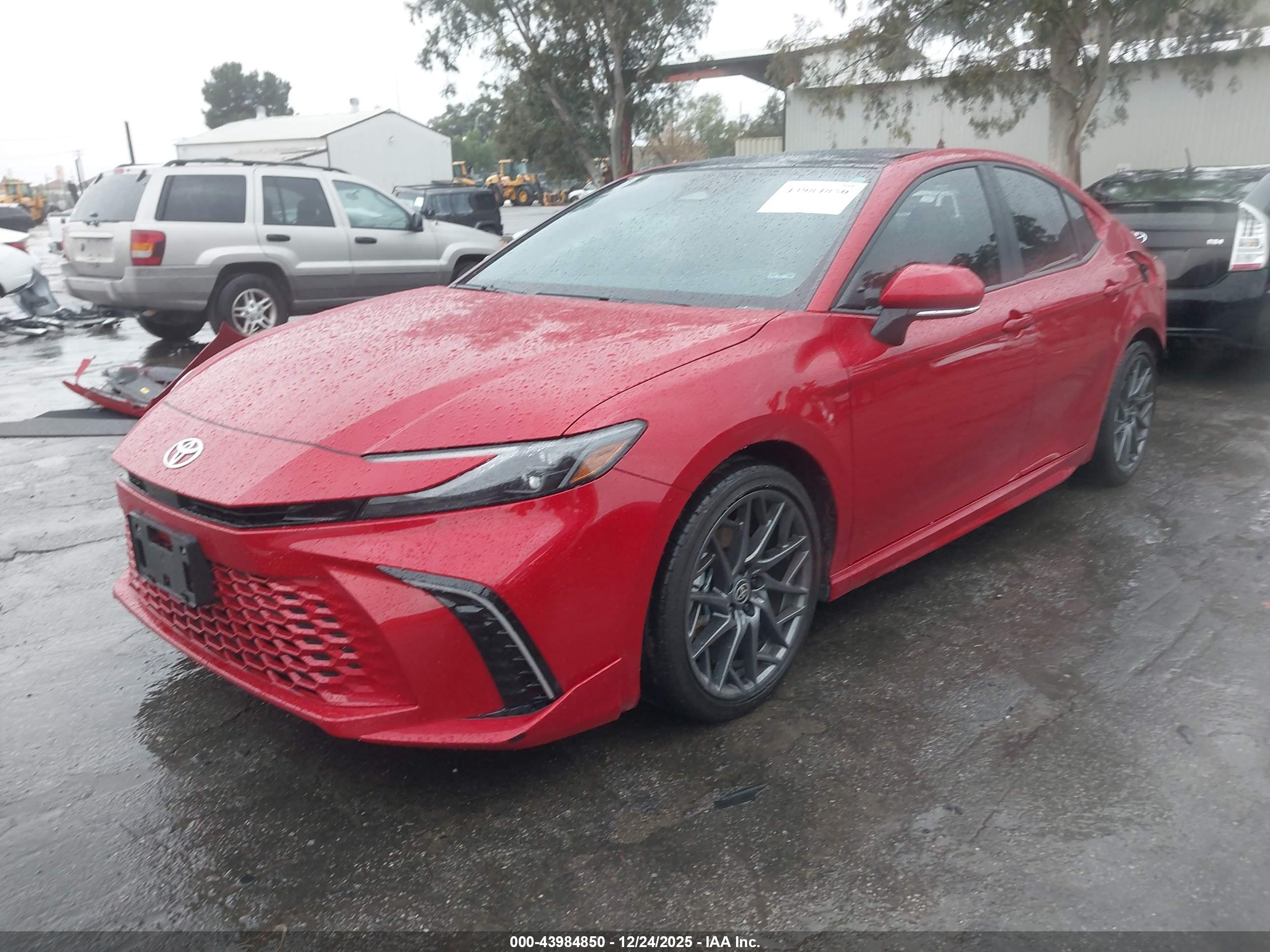 TOYOTA CAMRY image 2