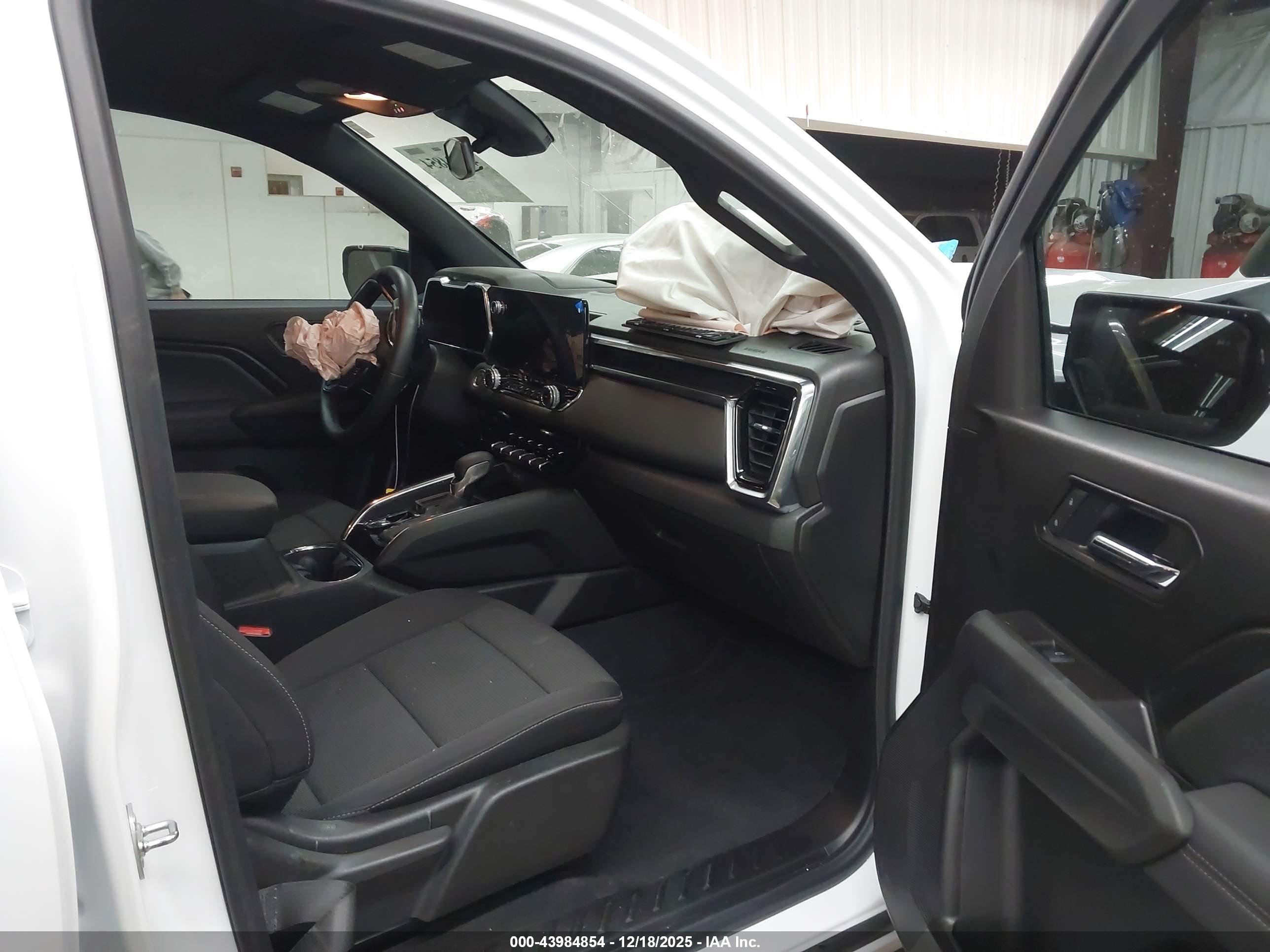 GMC CANYON image 5