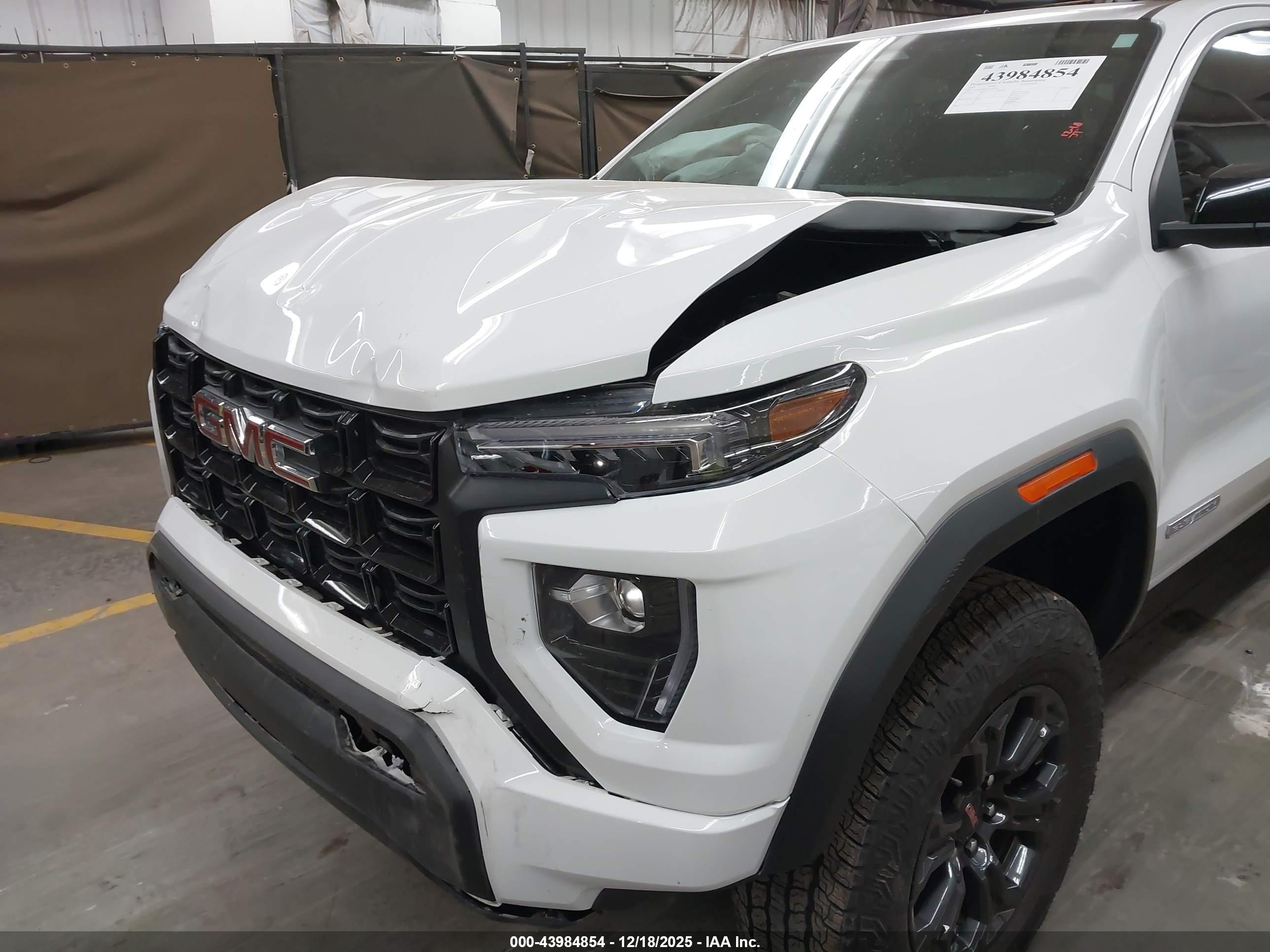 GMC CANYON image 6