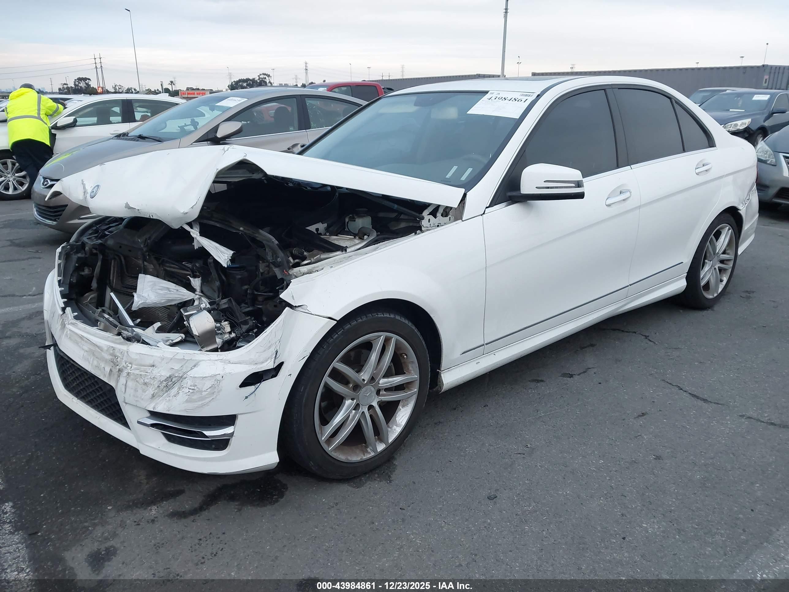 MERCEDES-BENZ C image 2