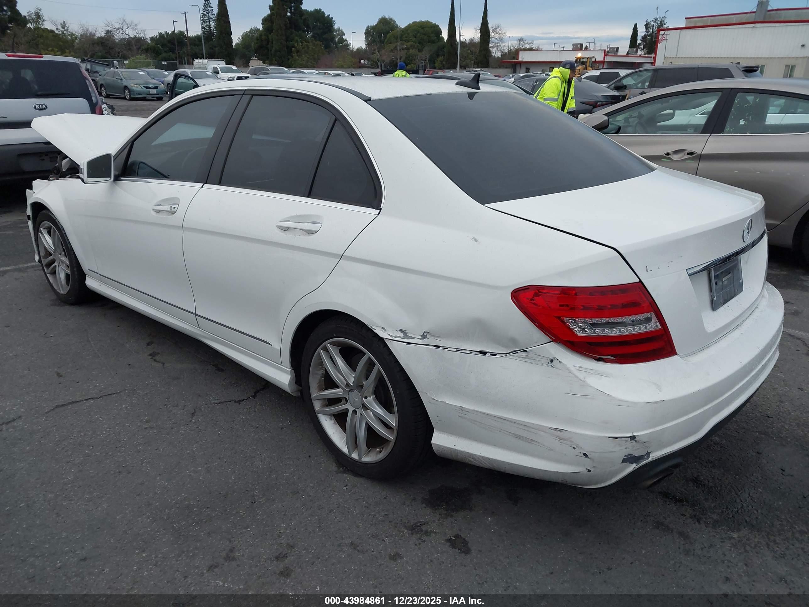 MERCEDES-BENZ C image 3