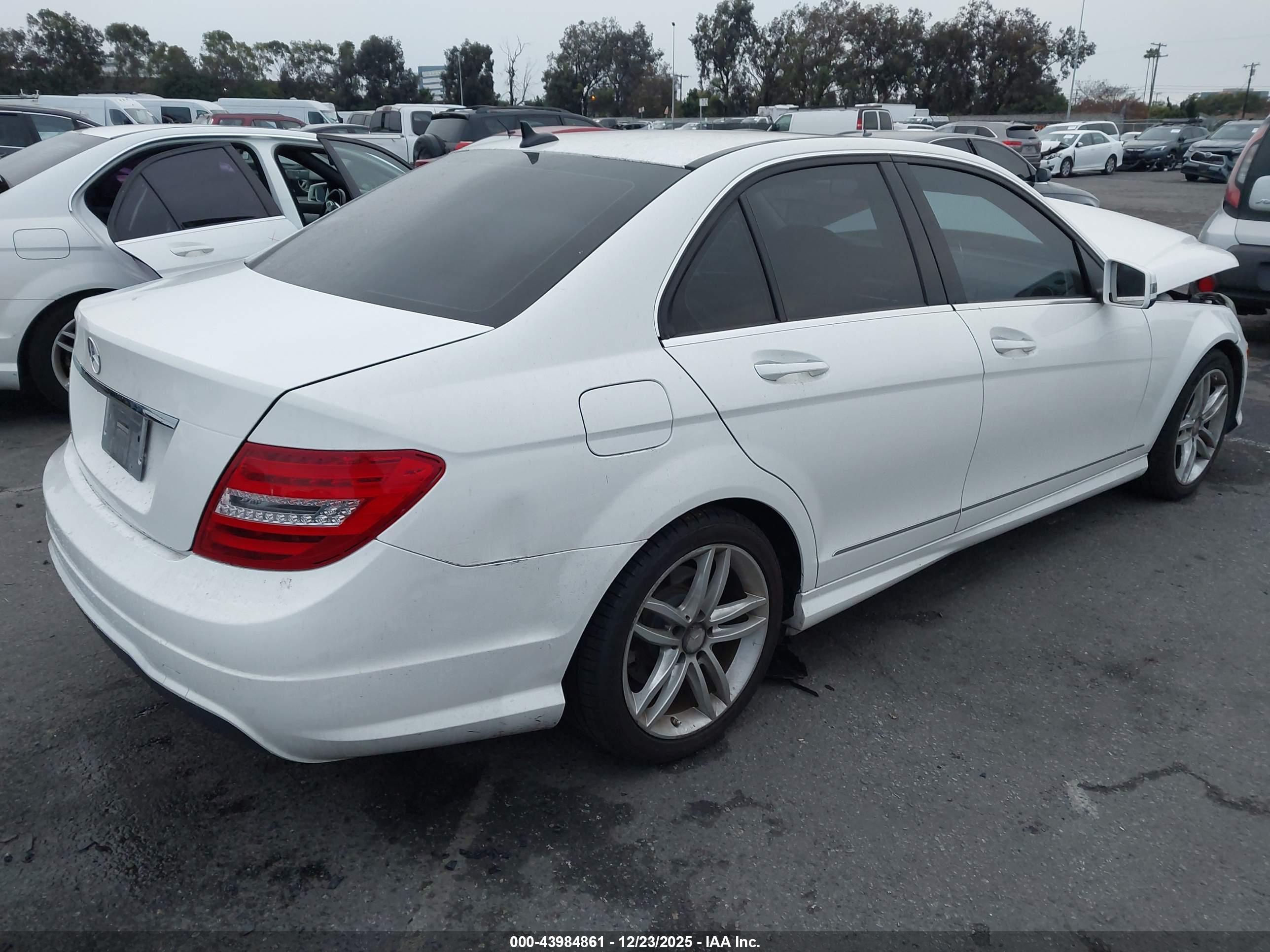 MERCEDES-BENZ C image 4