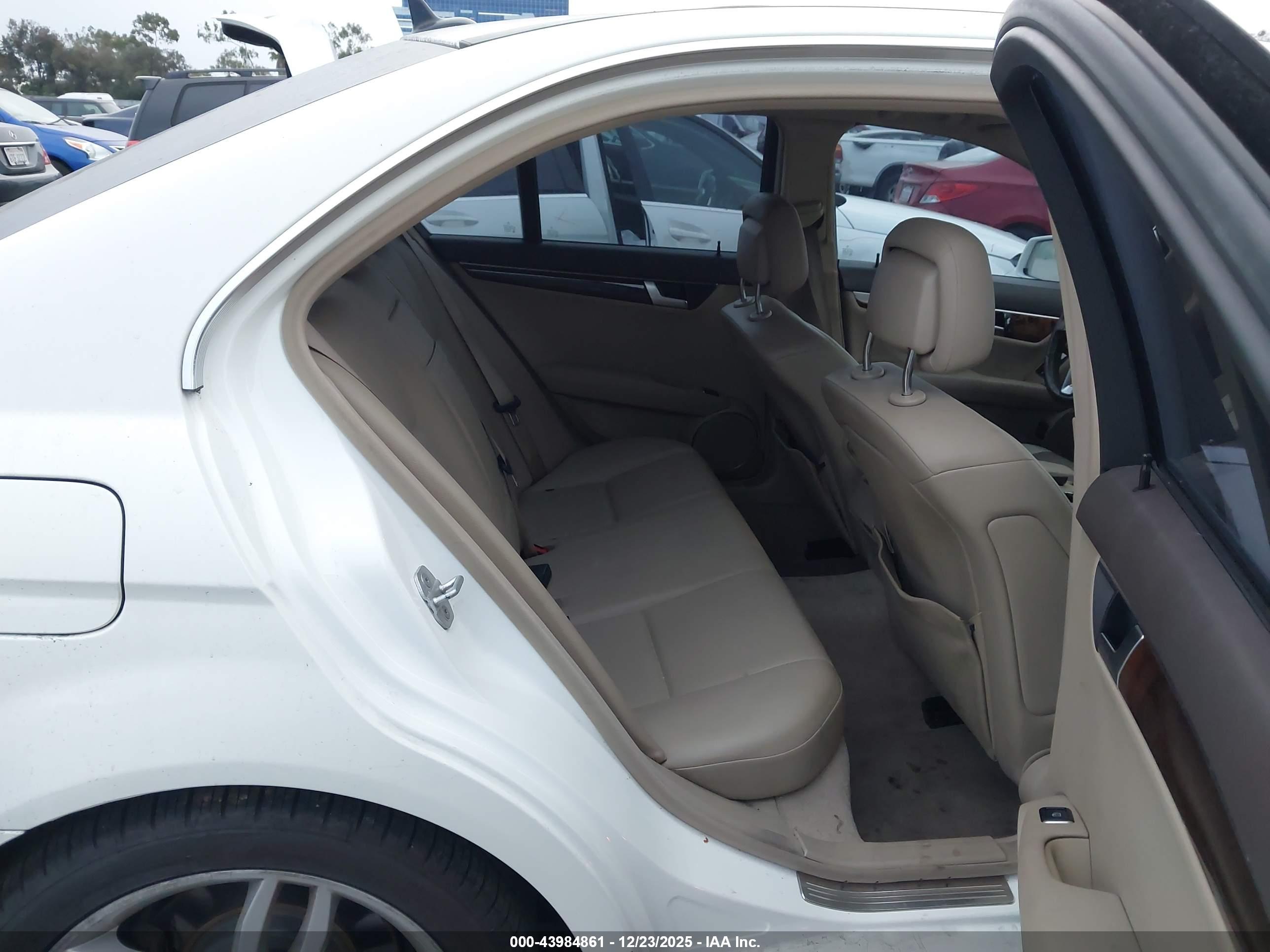 MERCEDES-BENZ C image 8