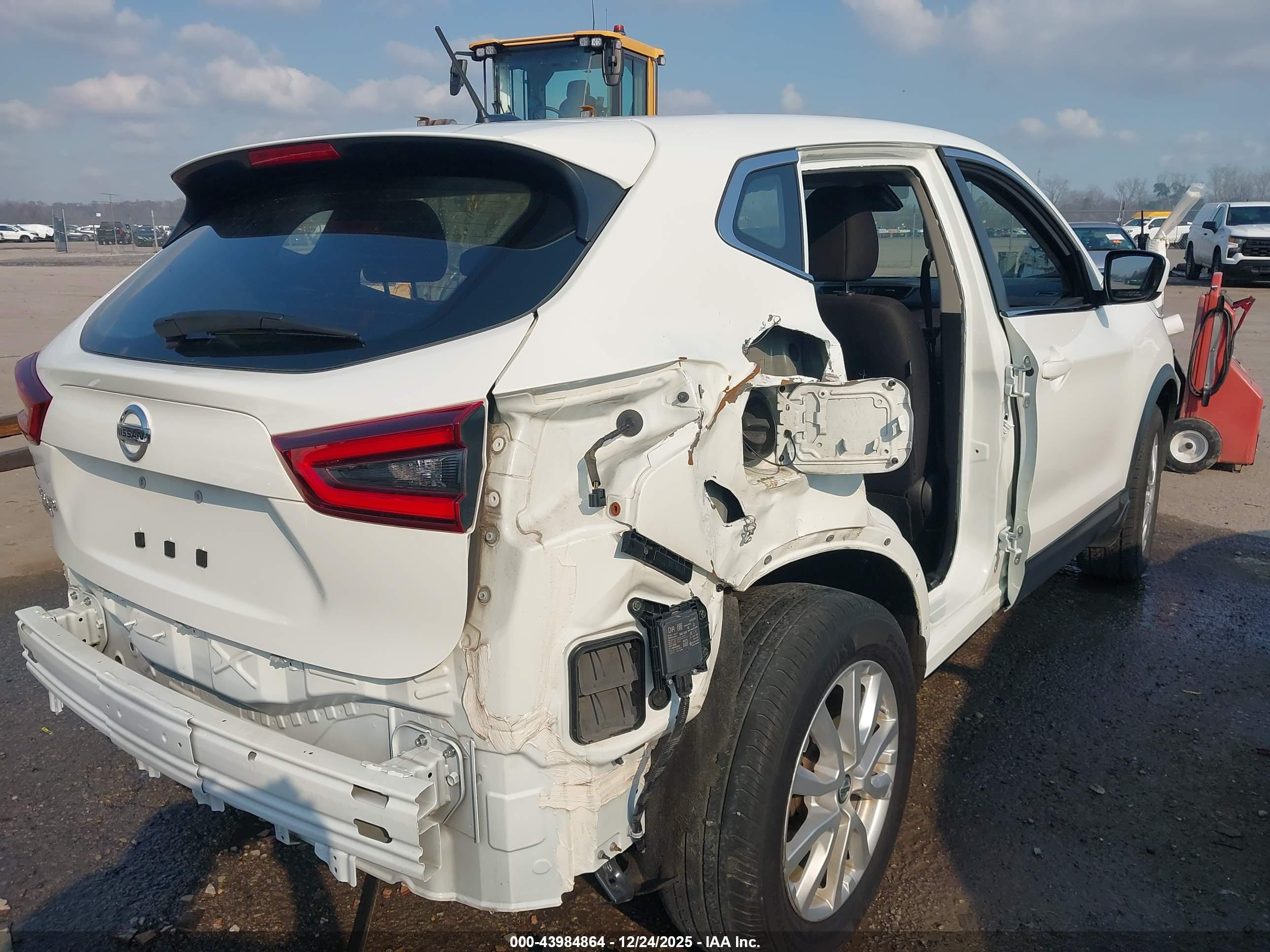 NISSAN ROGUE image 4