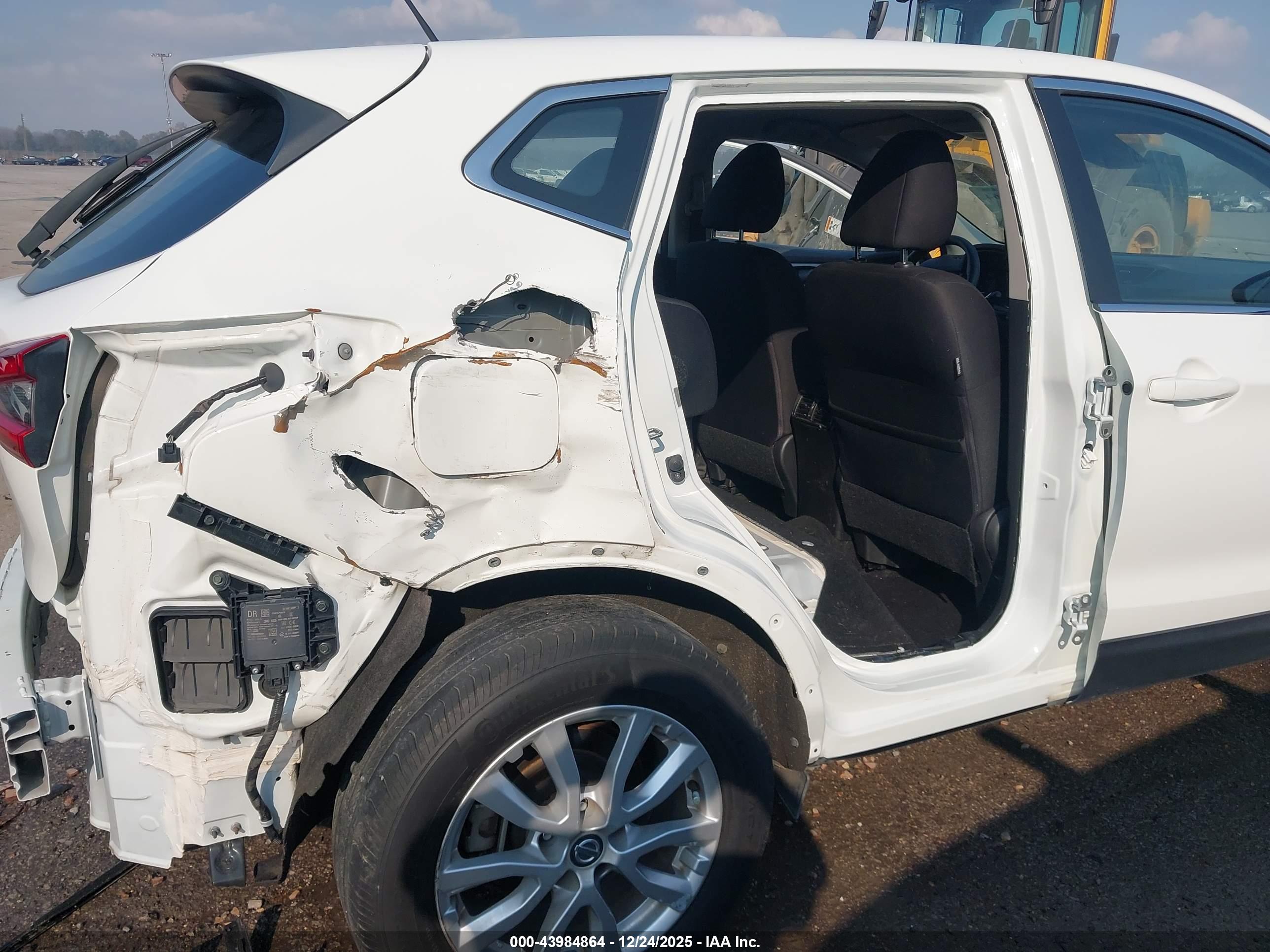 NISSAN ROGUE image 6