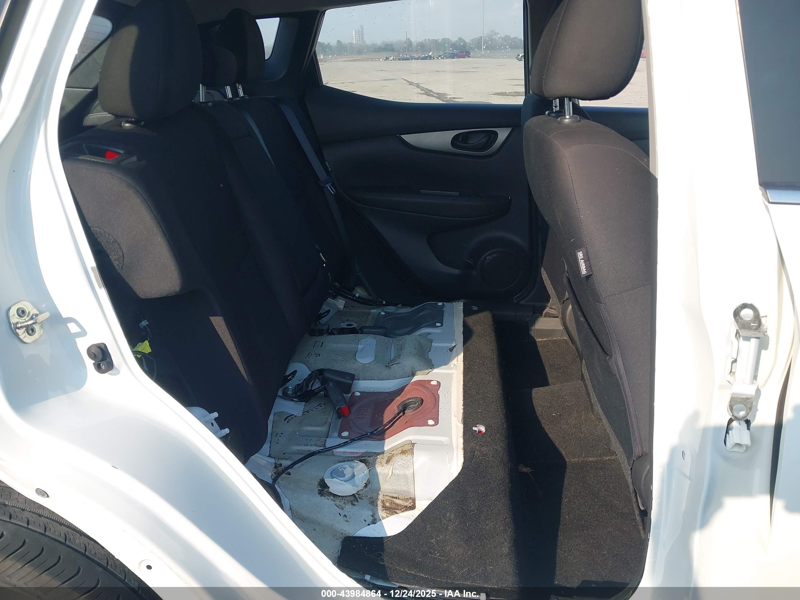 NISSAN ROGUE image 8