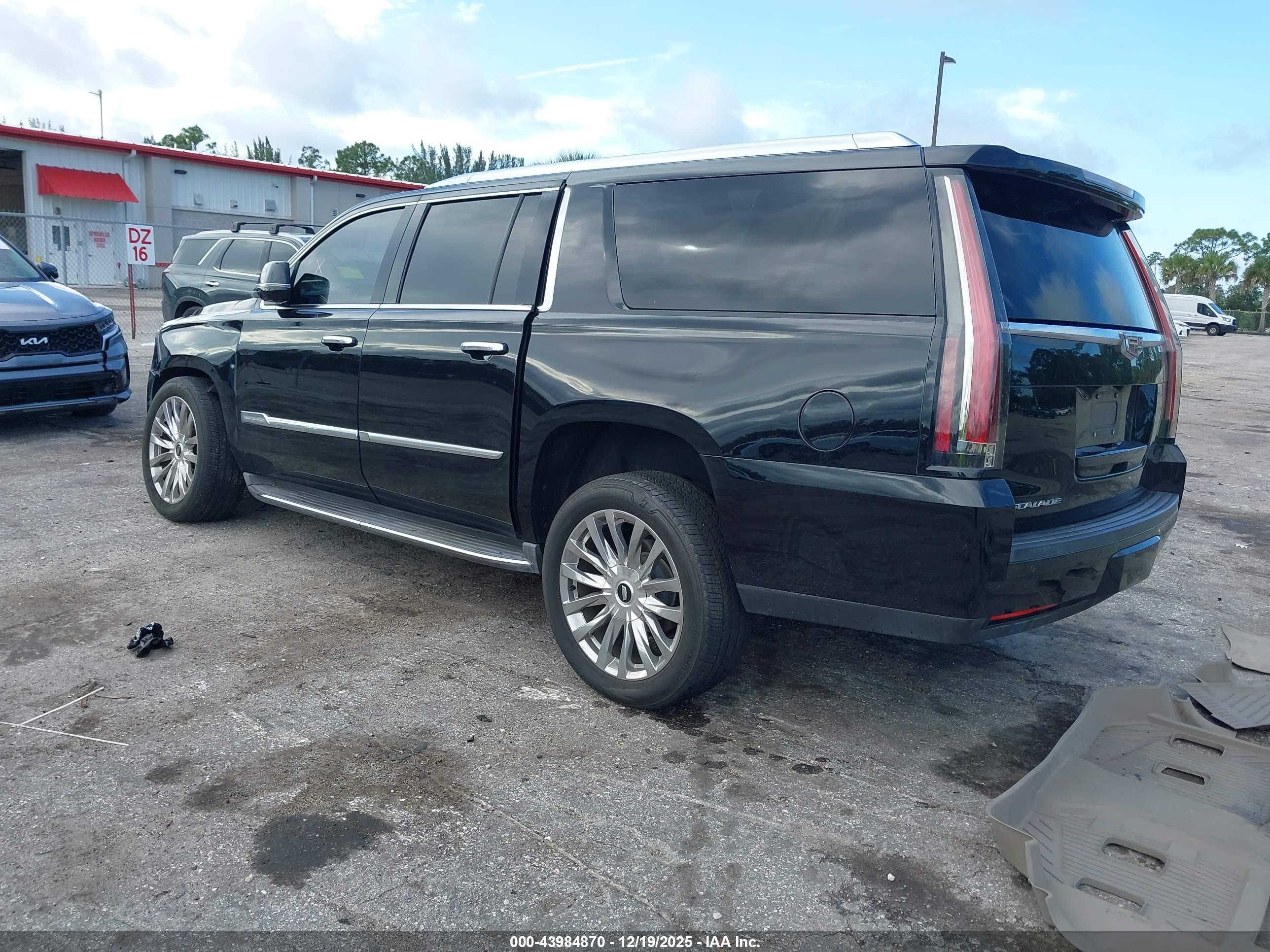 CADILLAC ESCALADE image 3