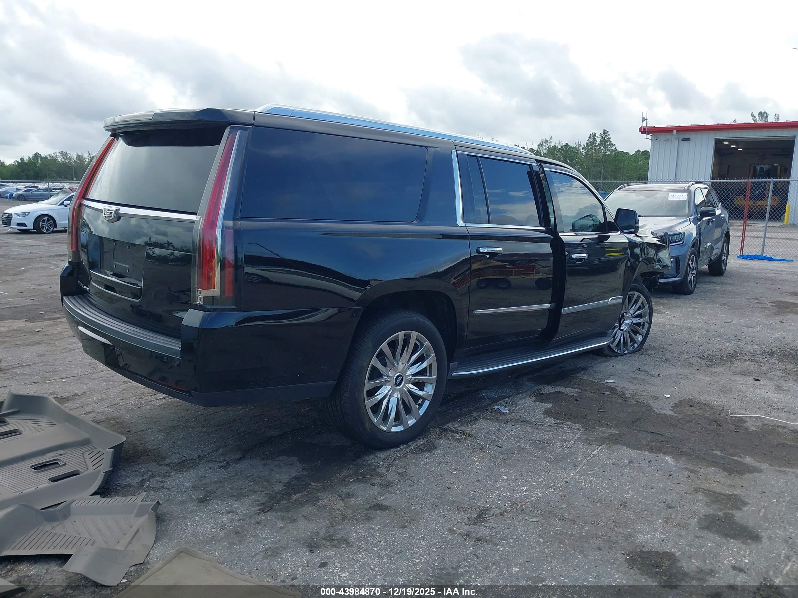 CADILLAC ESCALADE image 4